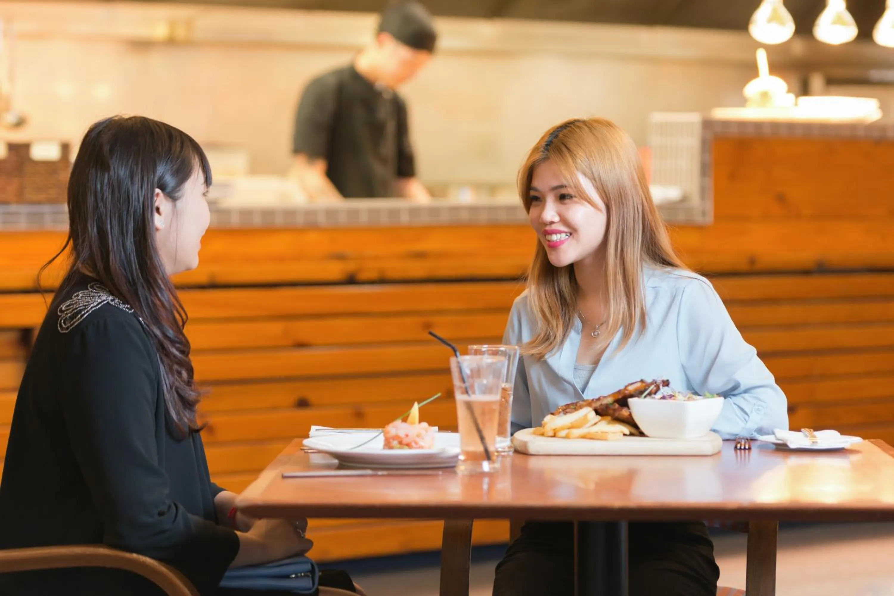 Restaurant/places to eat in Discovery Settlers Hotel