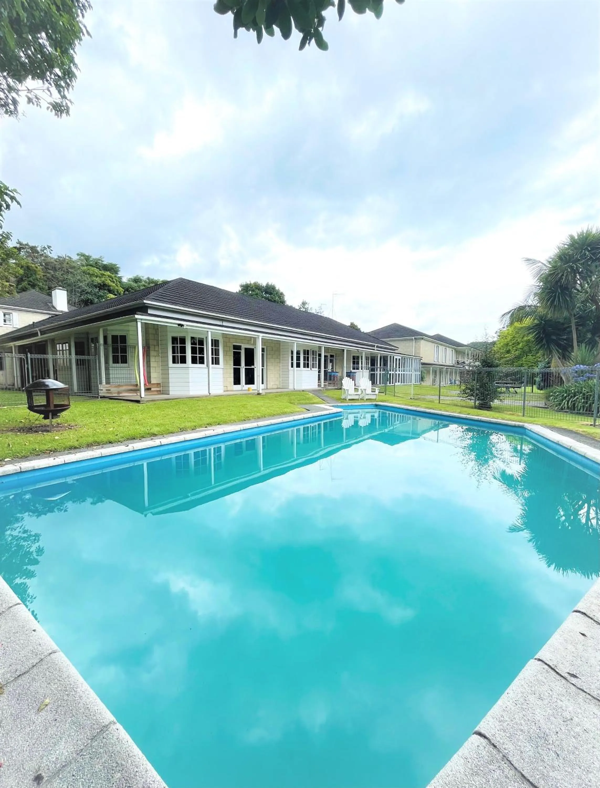 Swimming pool in Discovery Settlers Hotel
