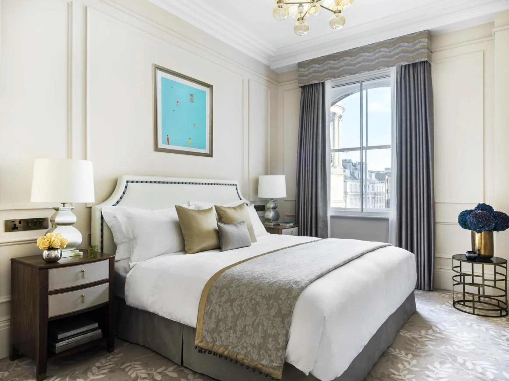 Bedroom, Bed in The Langham London