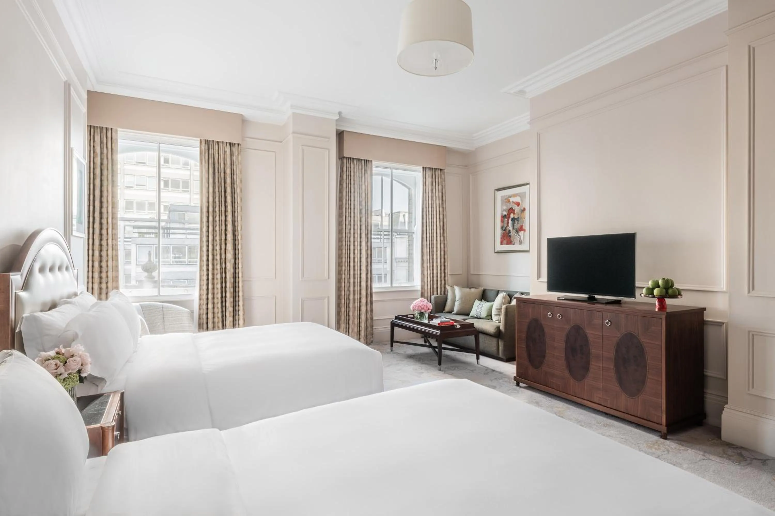 Bedroom, Bed in The Langham London