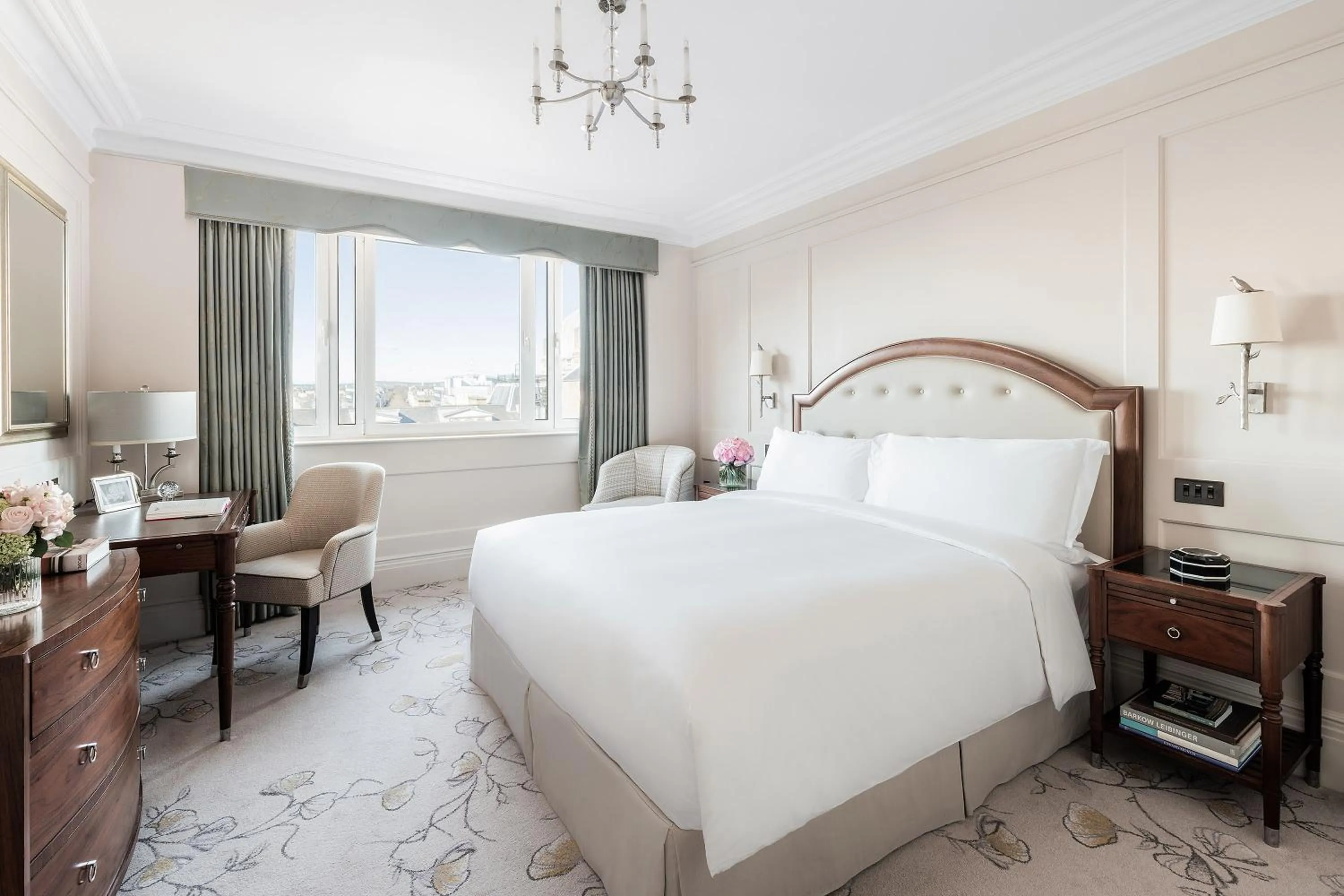 Bedroom, Bed in The Langham London