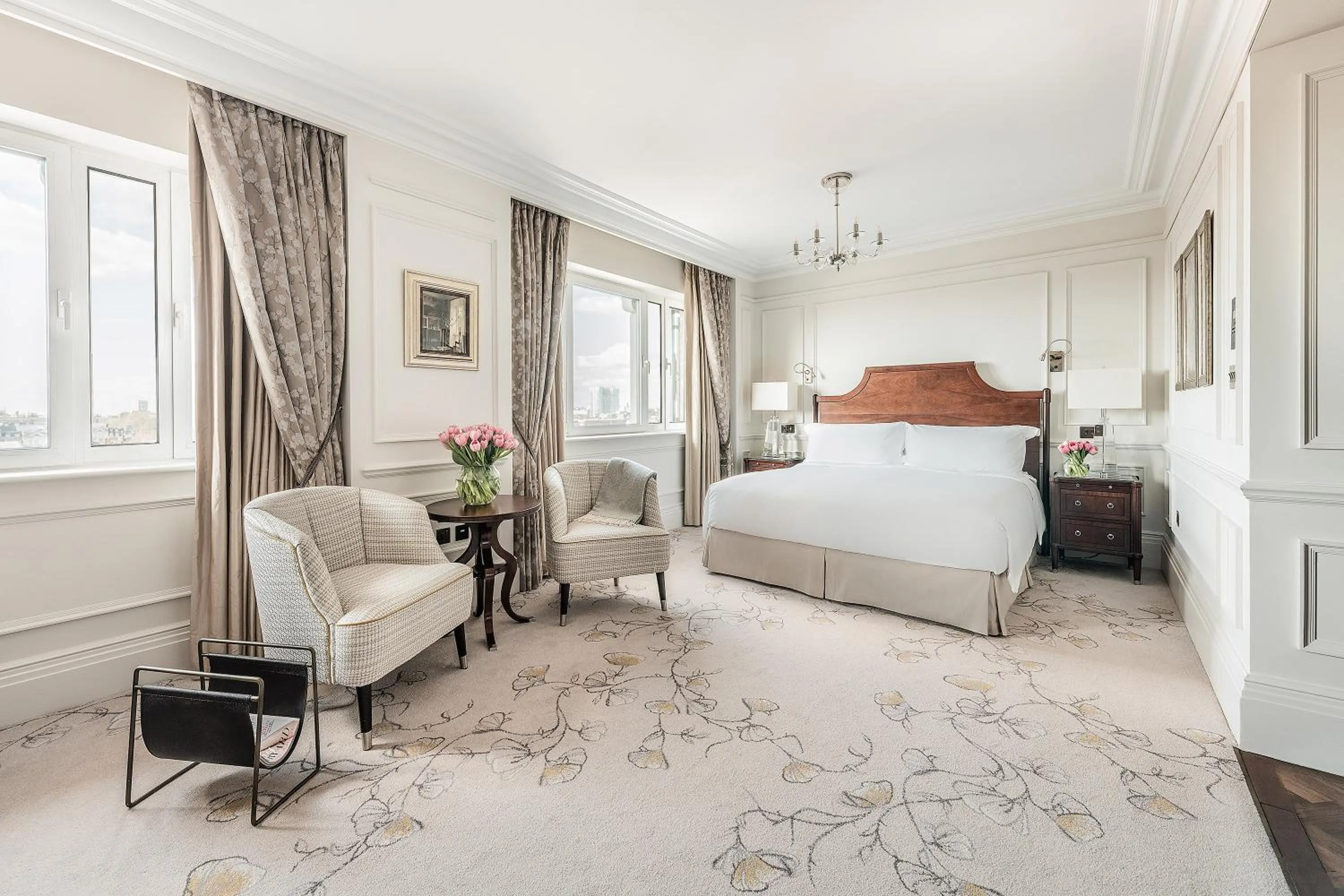 Bedroom, Bed in The Langham London