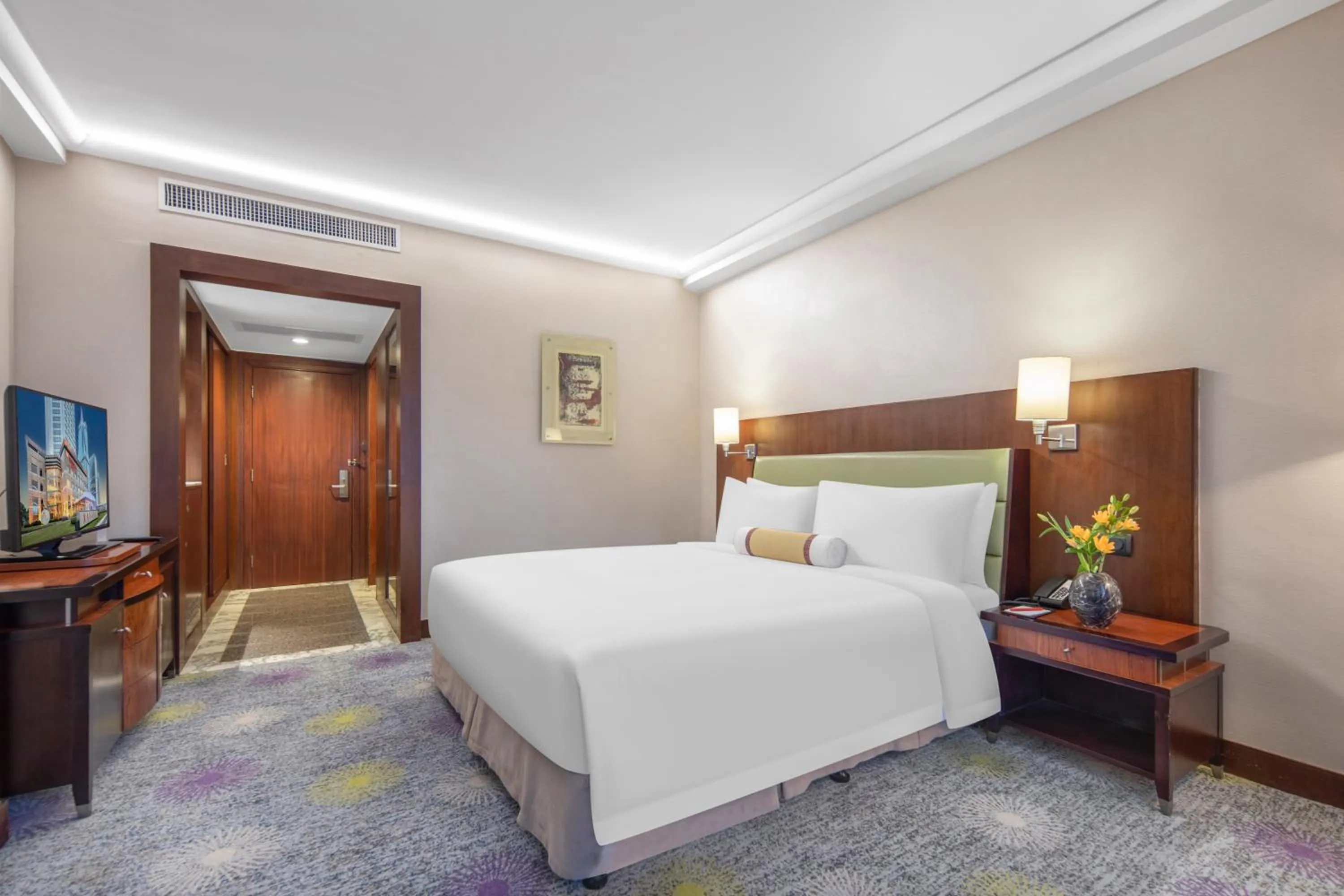 Bed in Ramada Plaza Pudong Shanghai