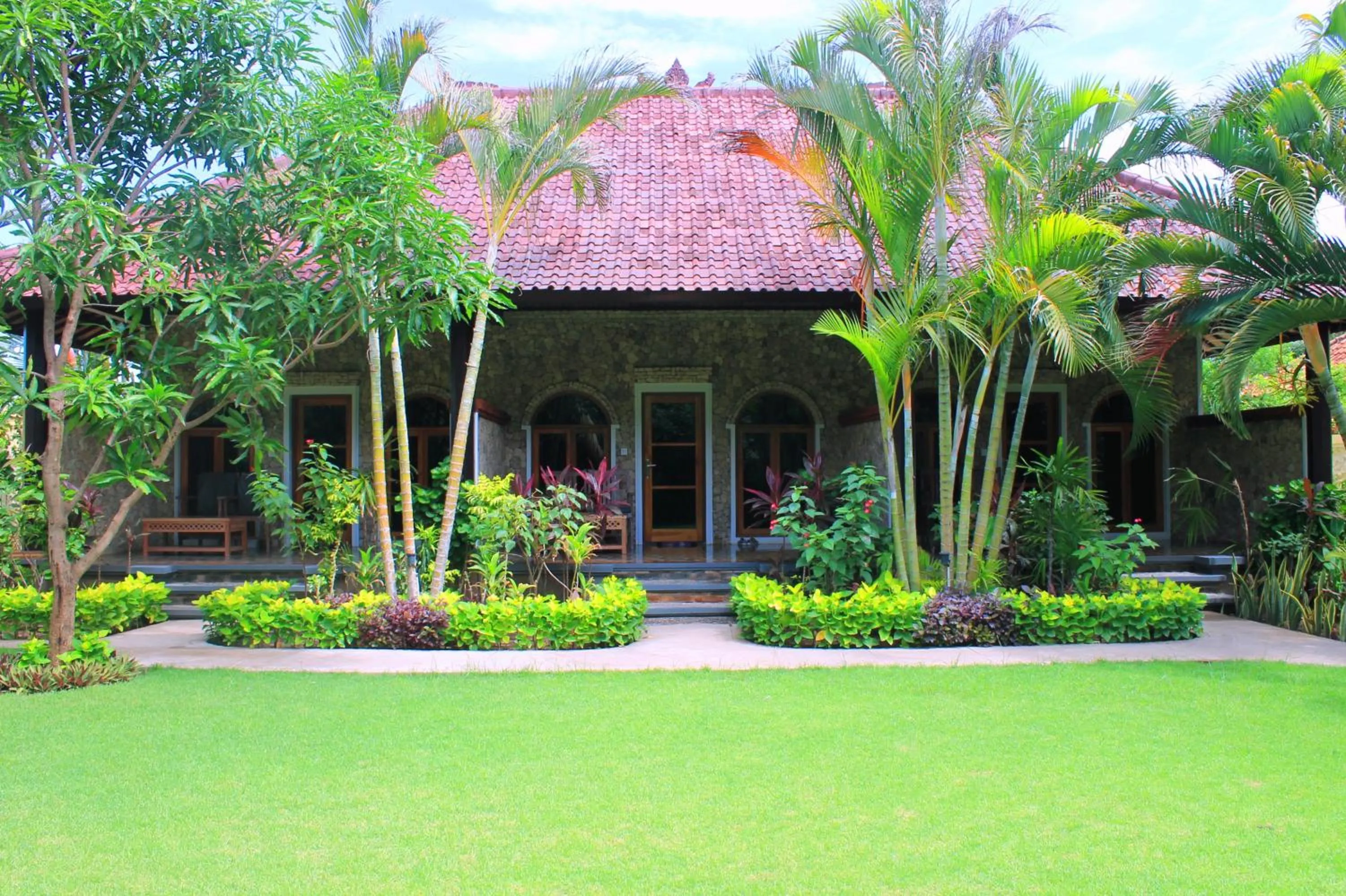Garden view in Mans Cottages & Spa