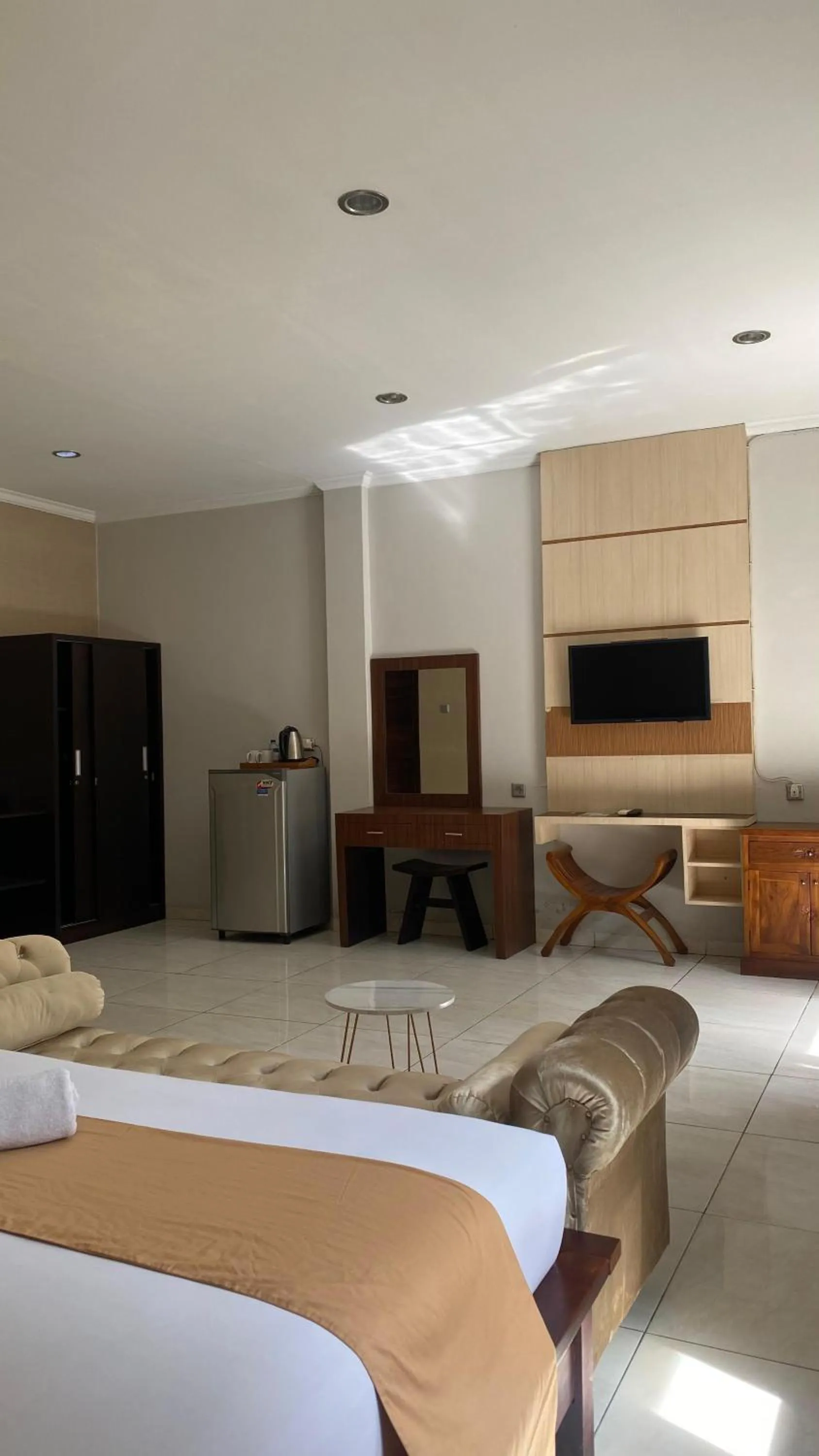 TV and multimedia, Bed in Surya Inn