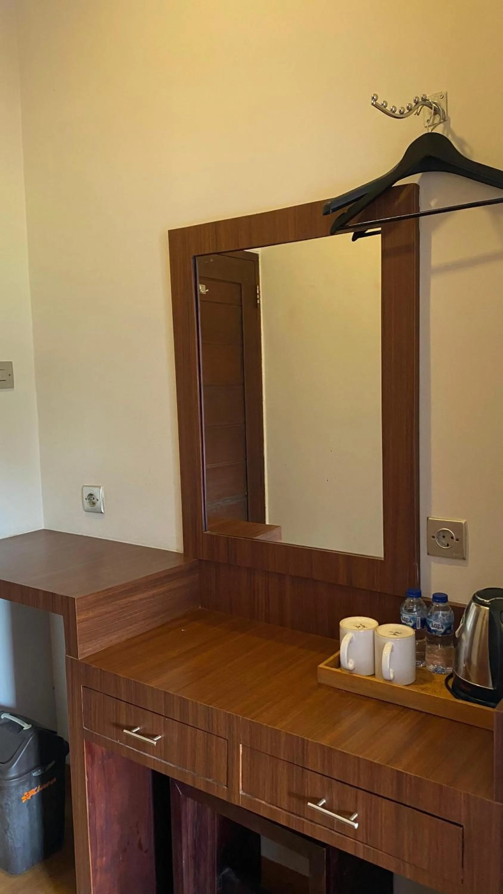 Coffee/tea facilities in Surya Inn
