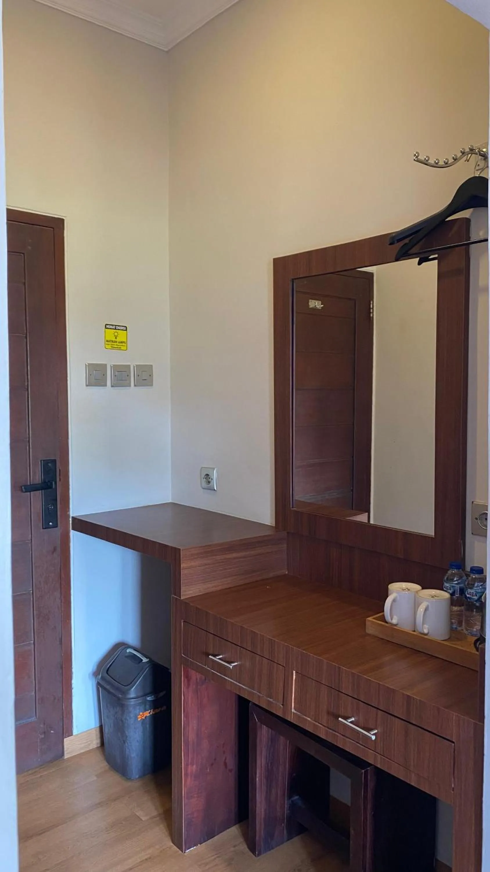 Coffee/tea facilities in Surya Inn