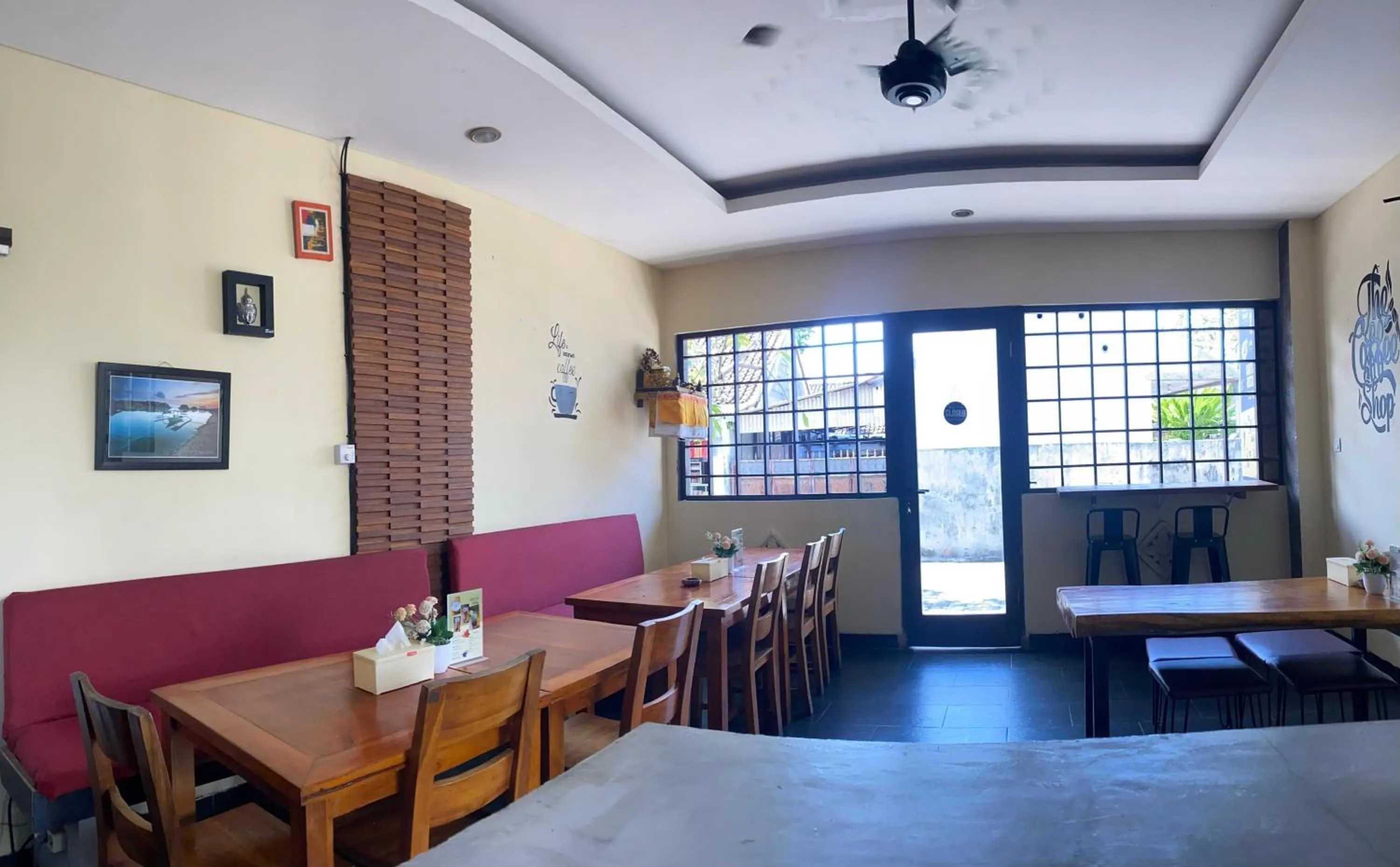 Restaurant/places to eat in Surya Inn