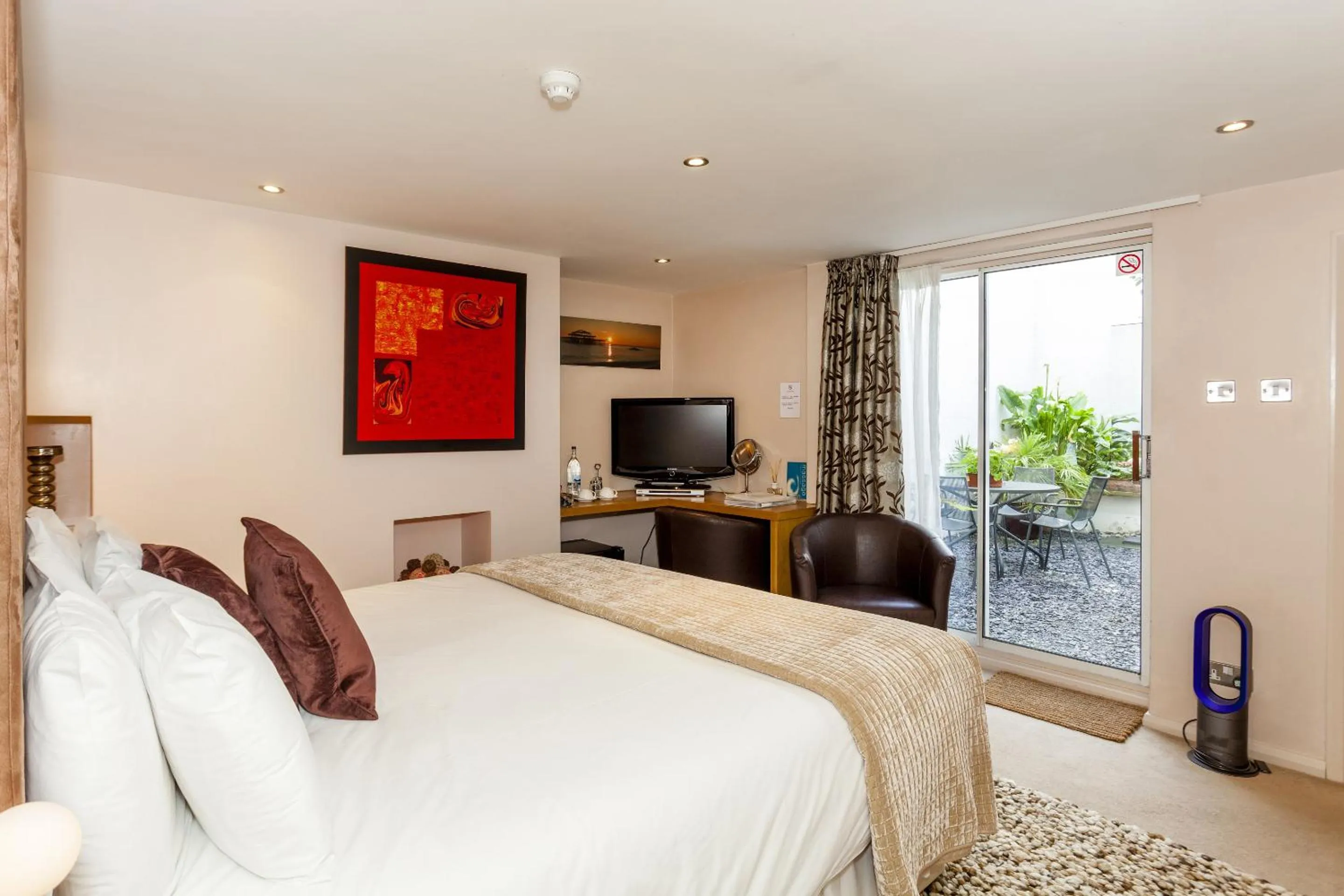 Bedroom, Bed in Brightonwave