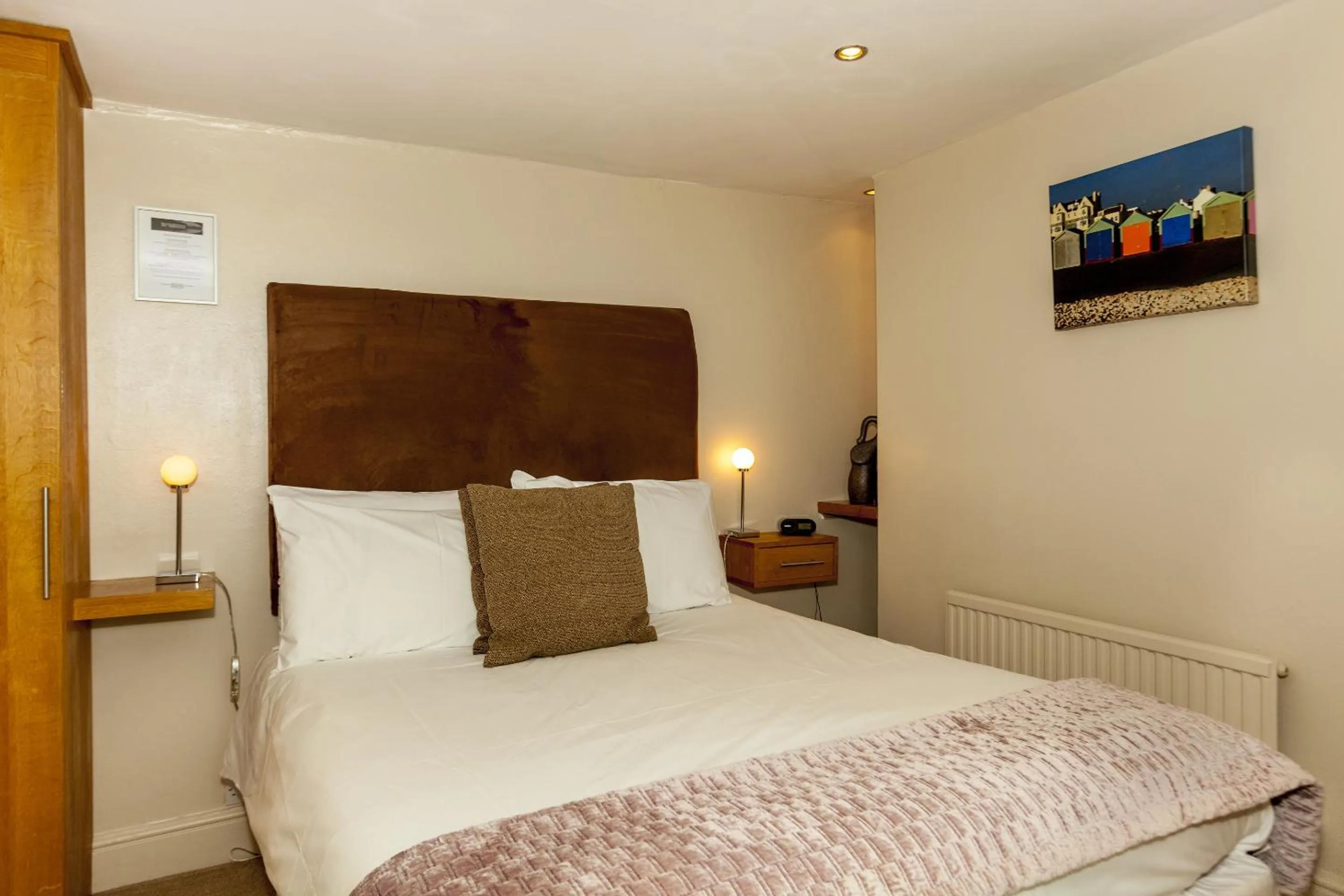 Bedroom, Bed in Brightonwave