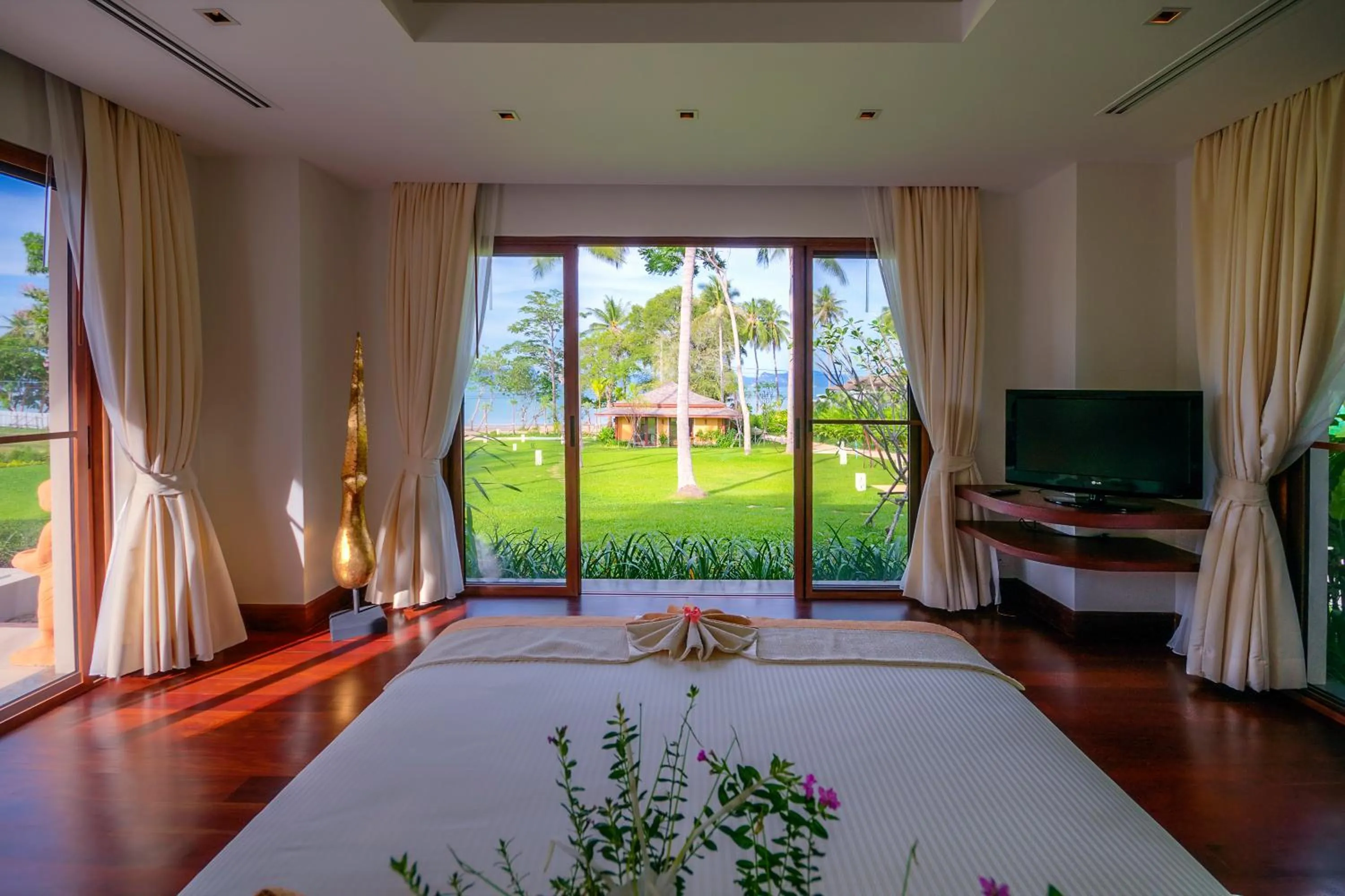 Bed in Laguna Villas Boutique Hotel