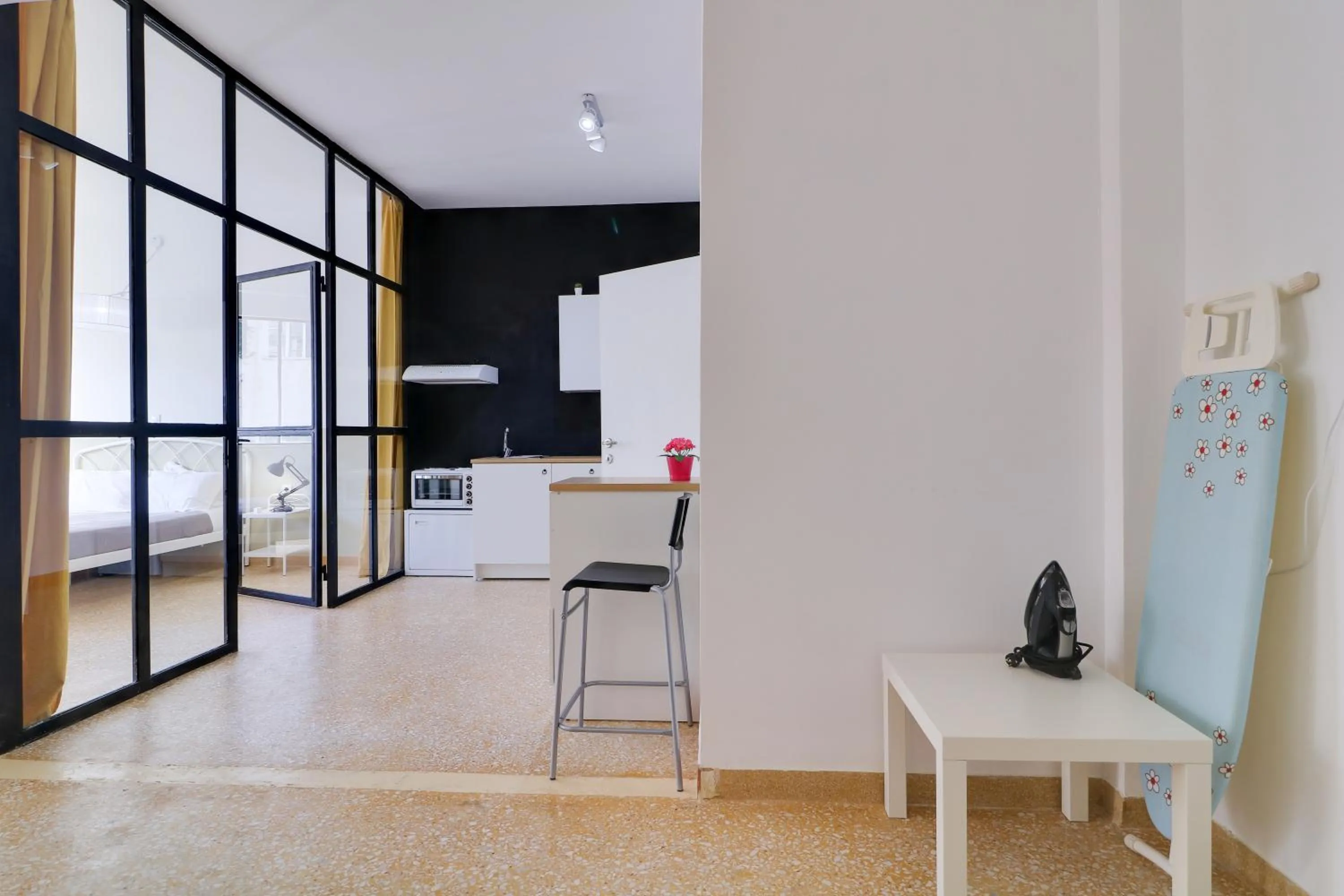 Photo of the whole room in athens.apartotel.1