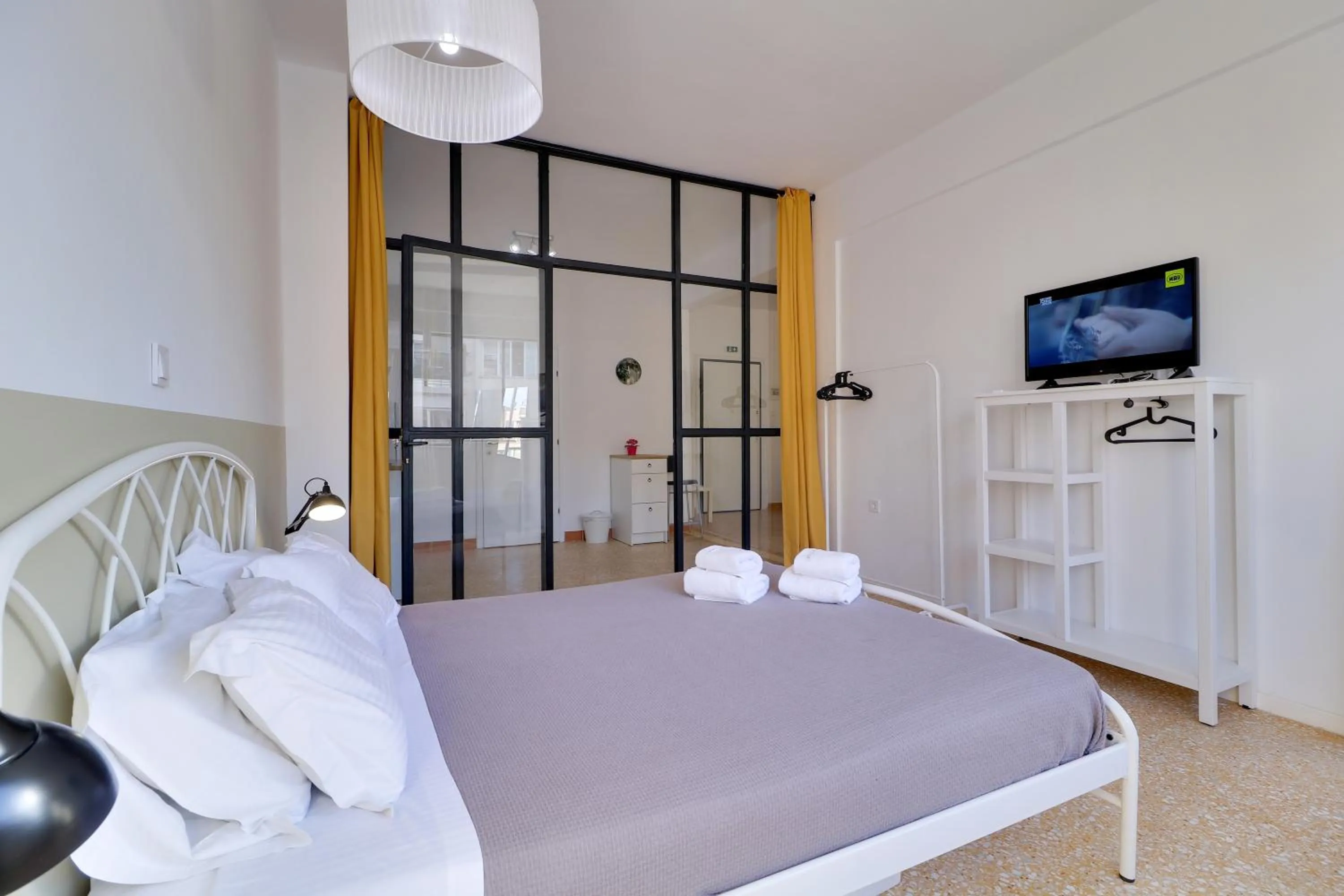 Photo of the whole room, Bed in athens.apartotel.1