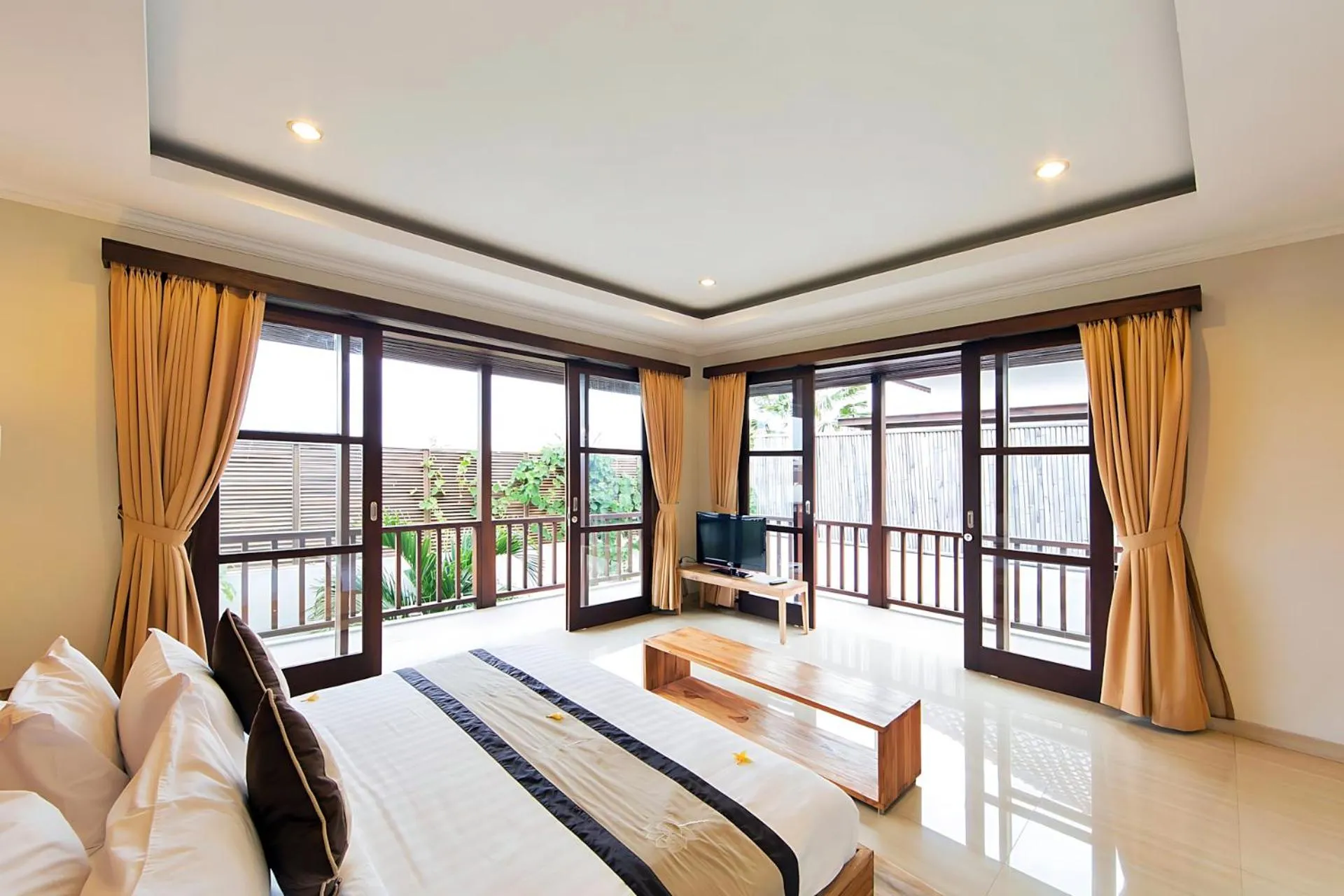 Bedroom, Bed in White Lotus Villas Seminyak