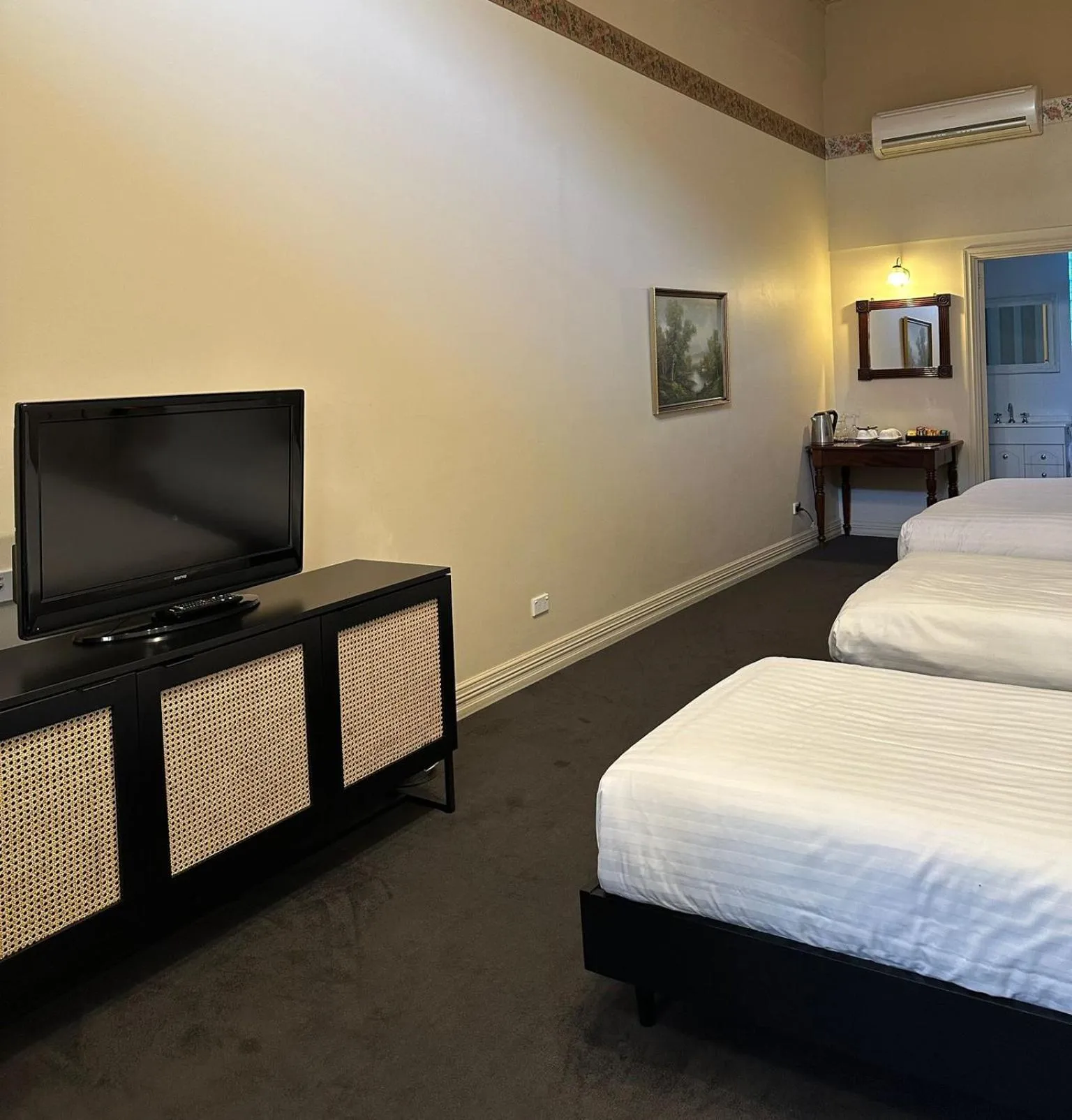 Bedroom, Bed in The Macquarie Hobart