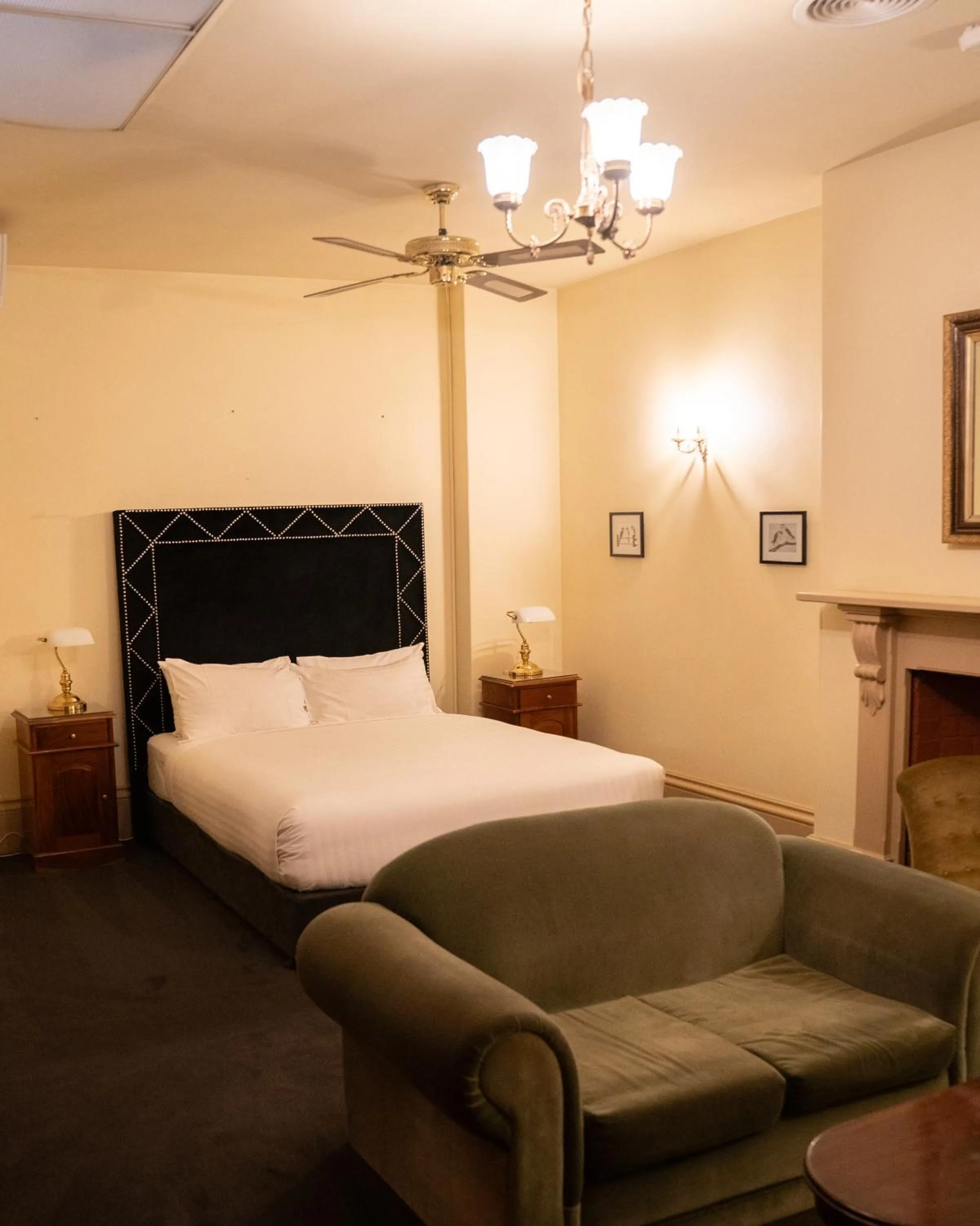 Photo of the whole room, Bed in The Macquarie Hobart