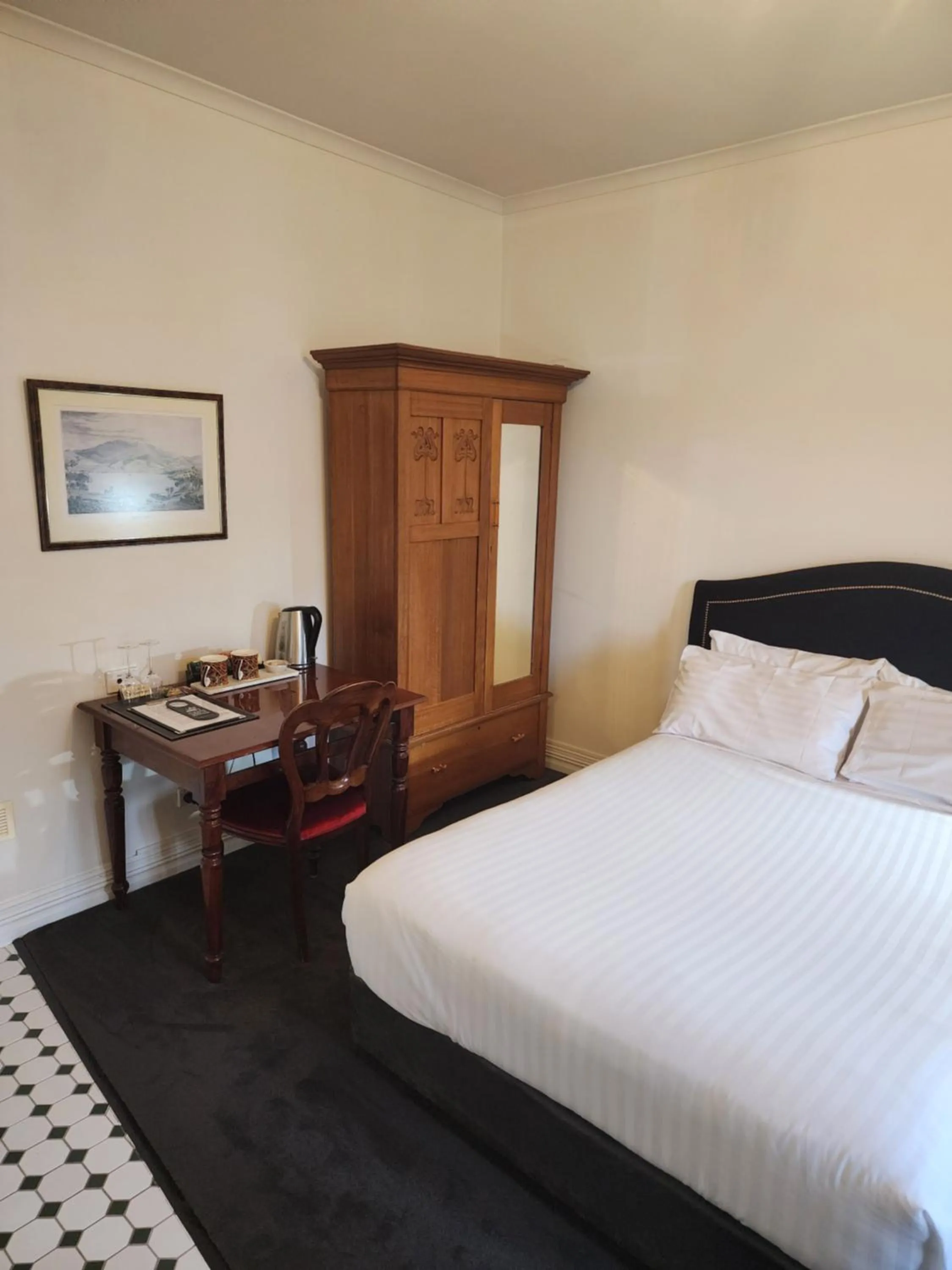 Bedroom, Bed in The Macquarie Hobart