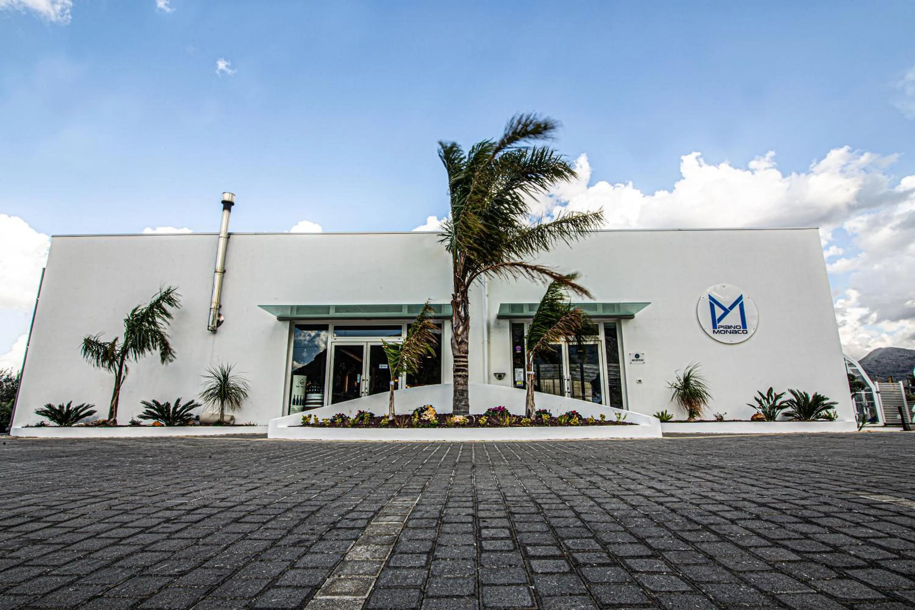 Facade/entrance in Piano Monaco