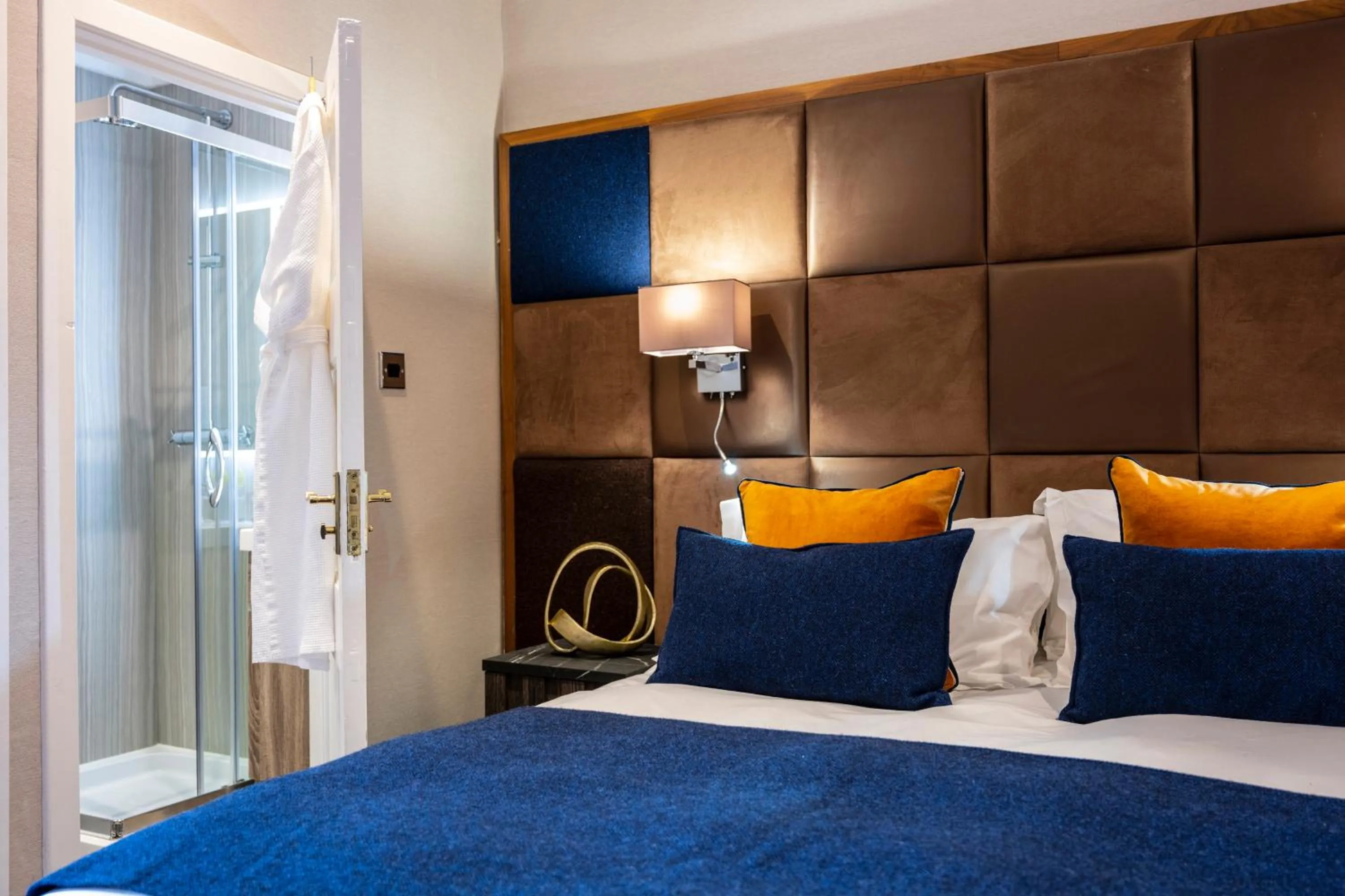 Bathroom, Bed in Toravaig House Hotel