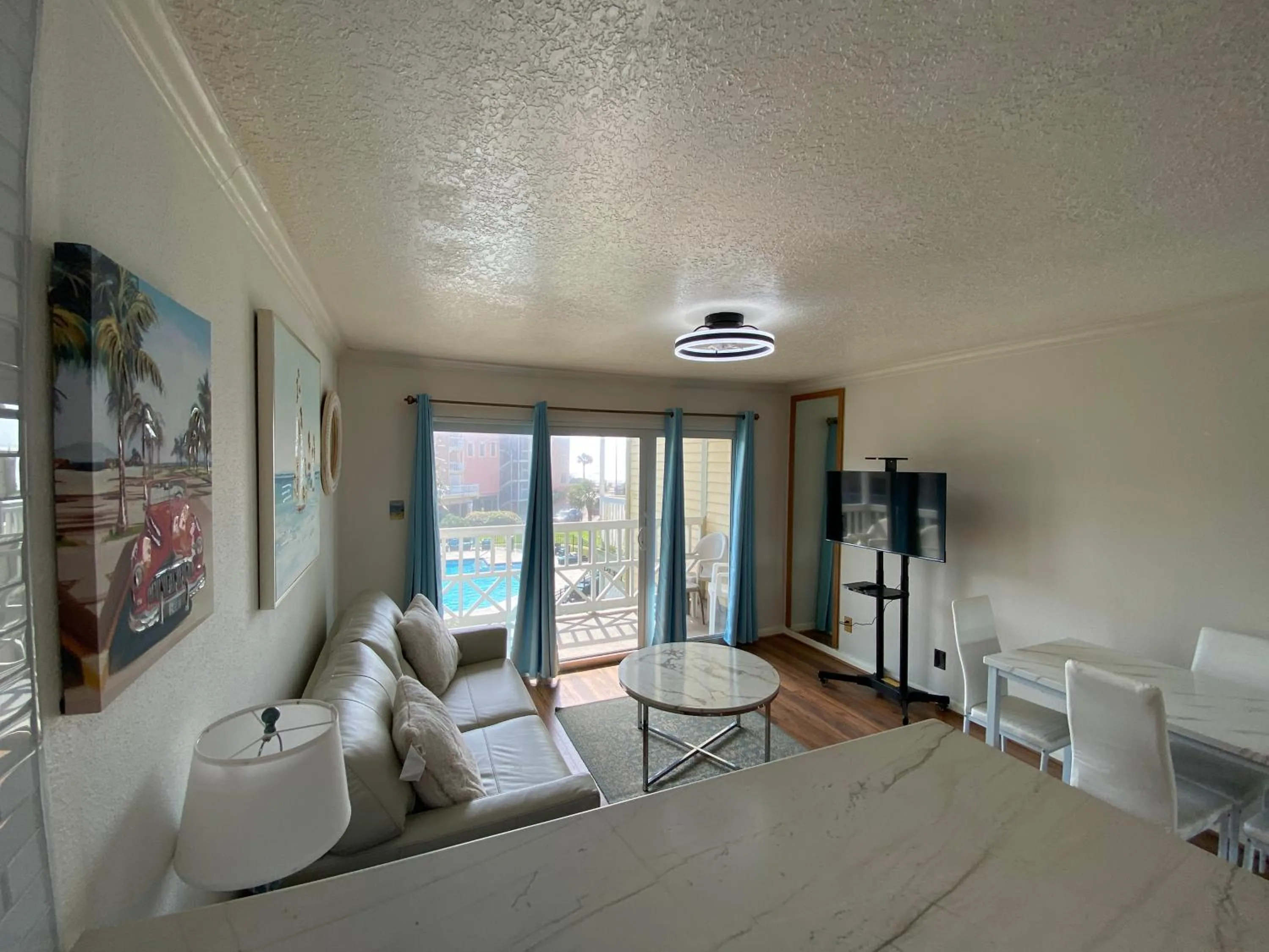 Pool view, Bed in The Galveston Victorian Condo