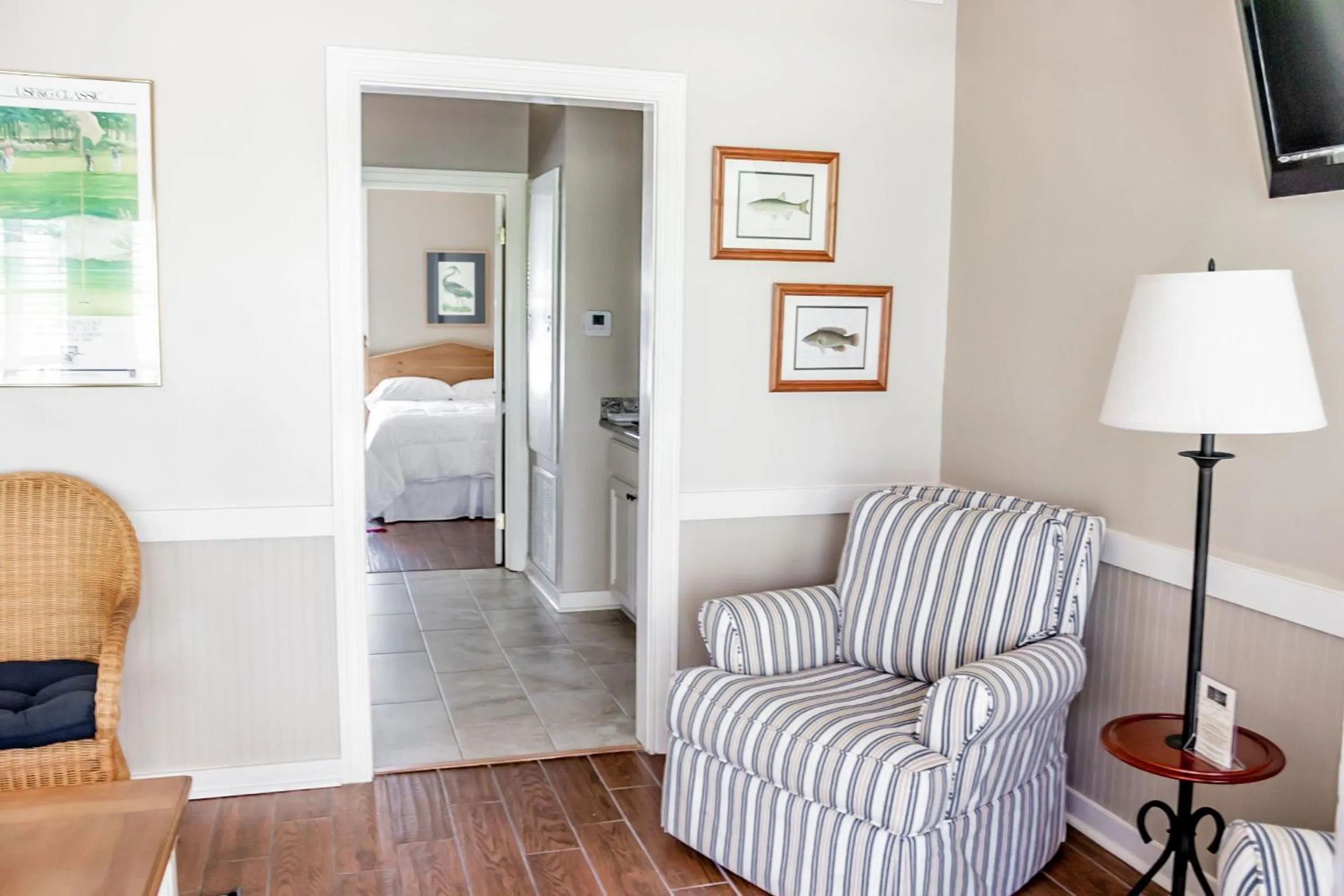 Seating area, Bed in The Lodge at The Bluffs