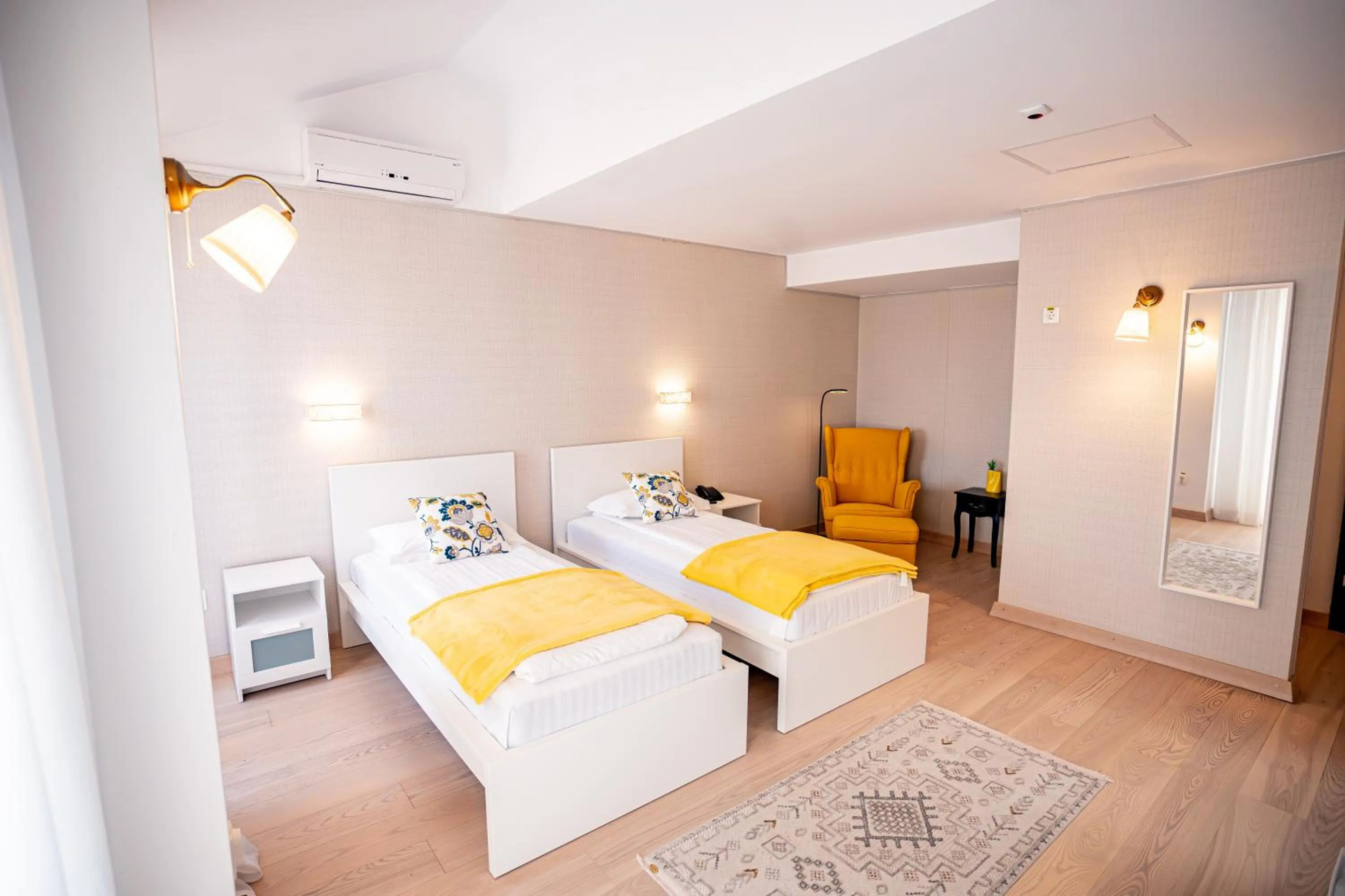 Photo of the whole room, Bed in Hotel Senator