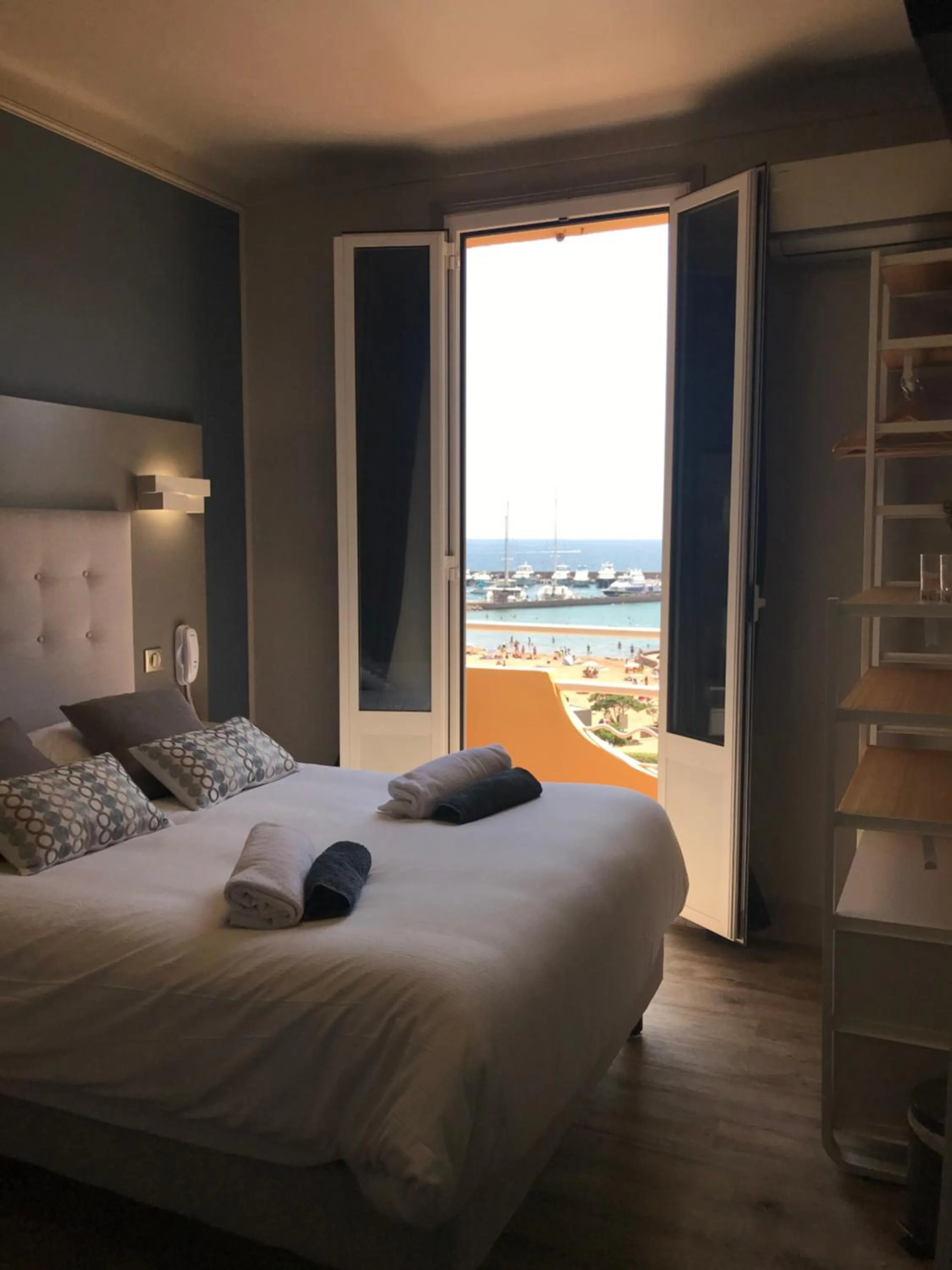 Photo of the whole room, Bed in Hotel La Calanque