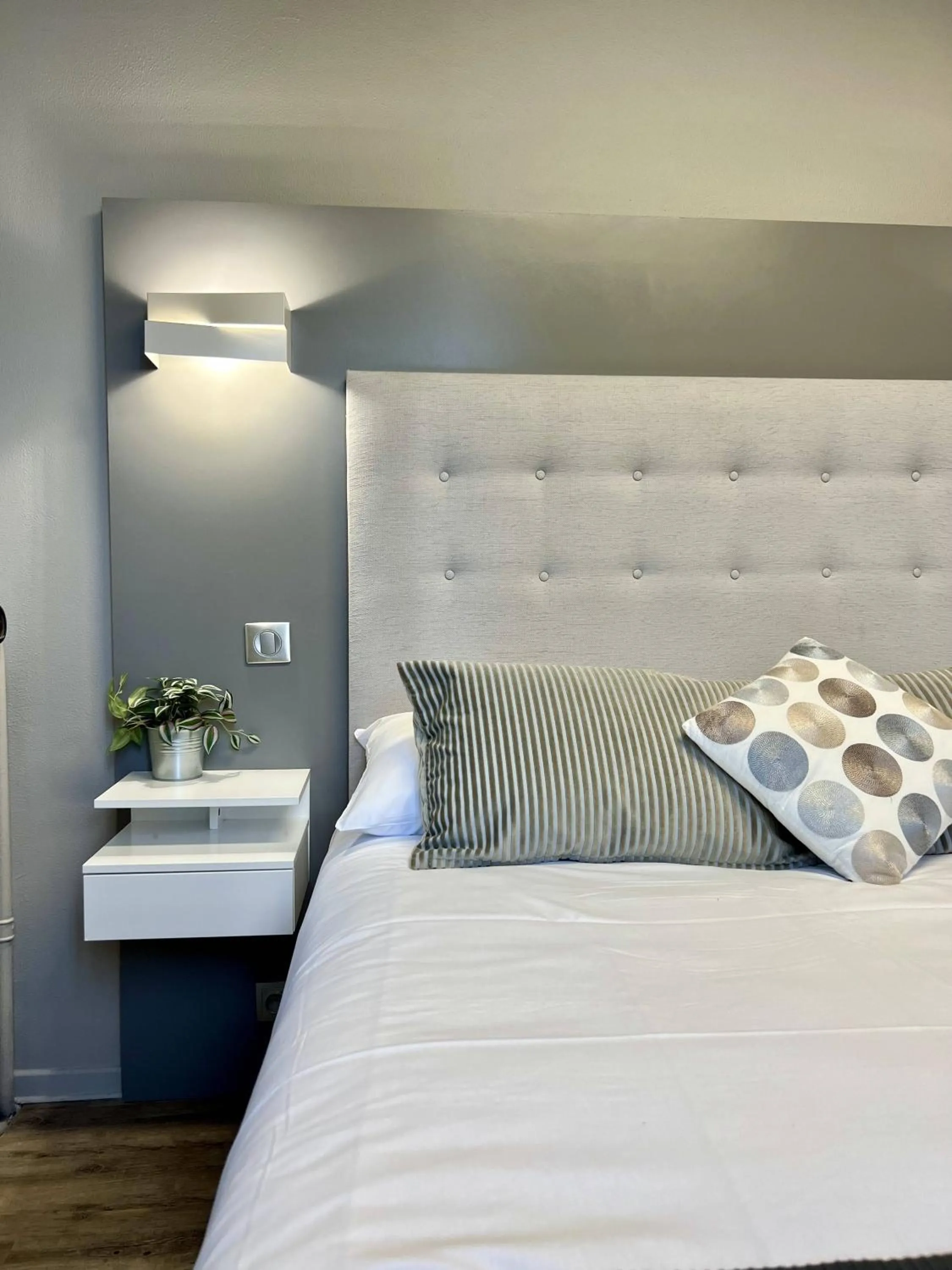 Bed in Hotel La Calanque