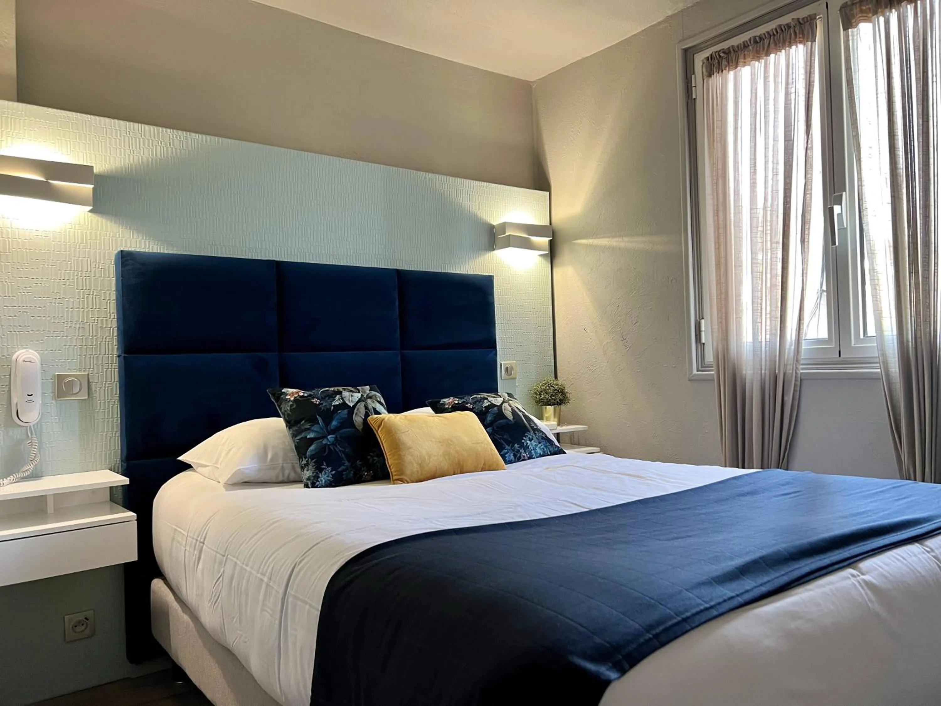 Bed in Hotel La Calanque