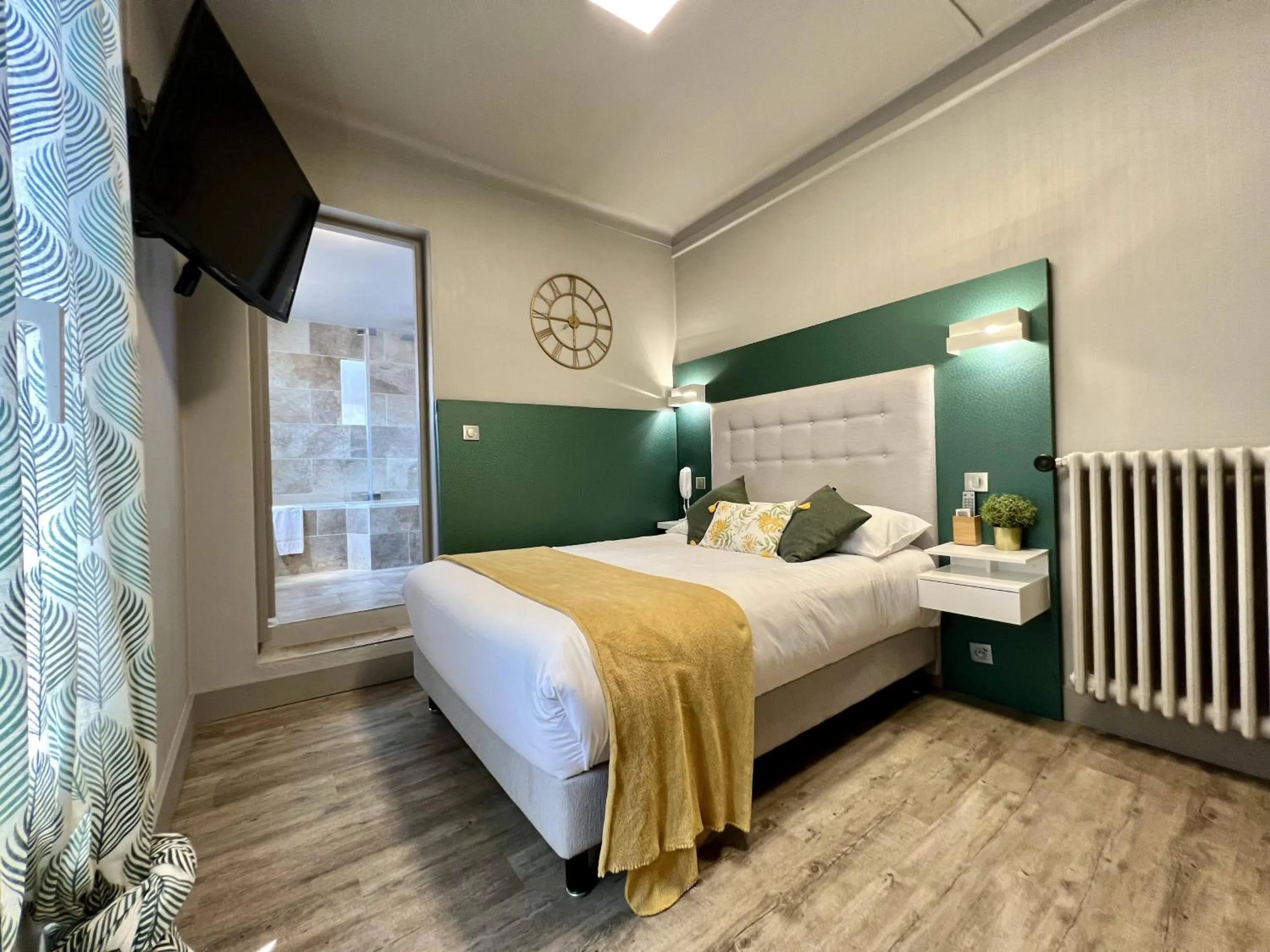 Bed in Hotel La Calanque