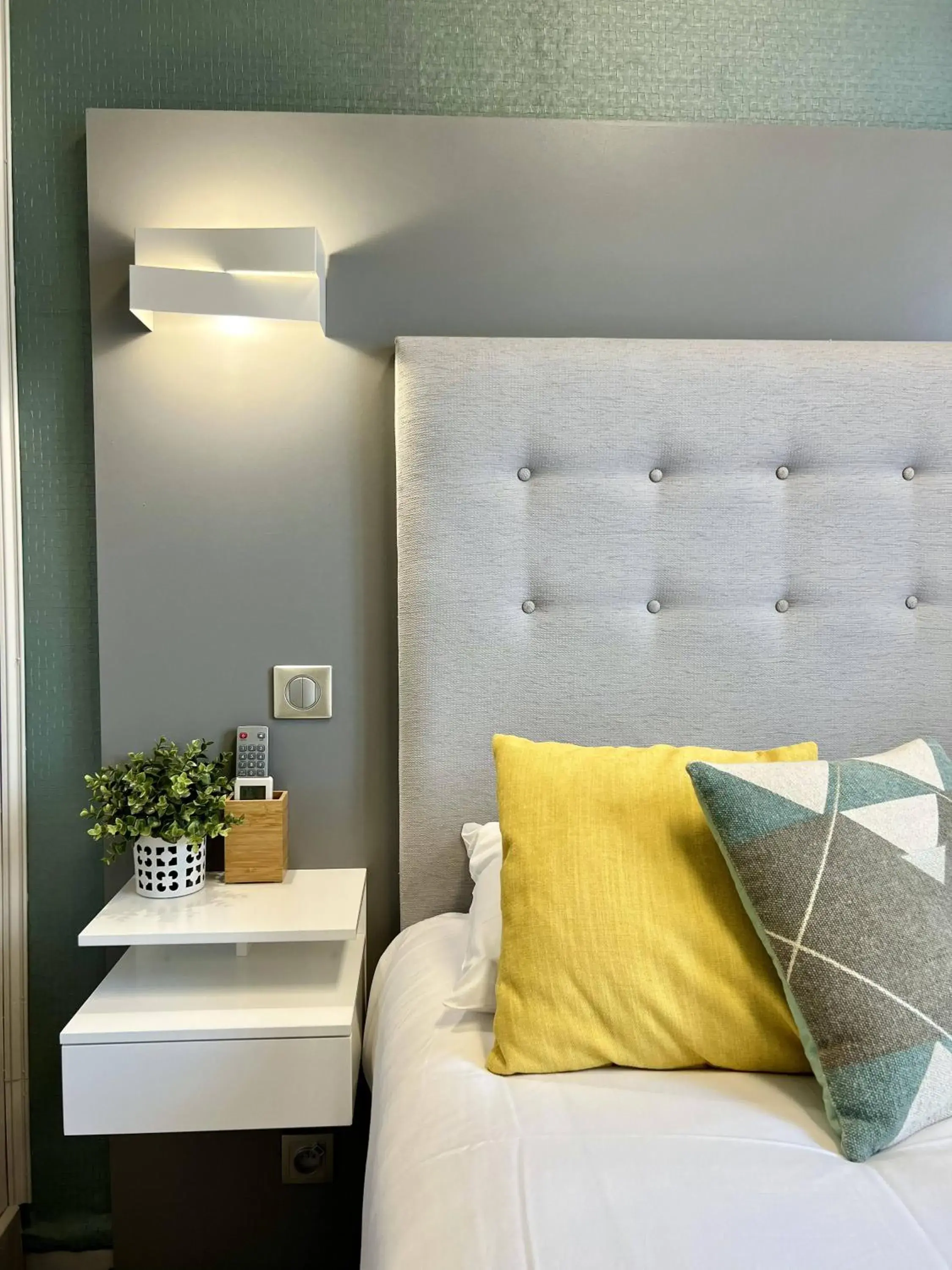 Deluxe Double Room with Balcony and Sea View in Hotel La Calanque Deluxe Double Room with Balcony and Sea View in Hotel La Calanque