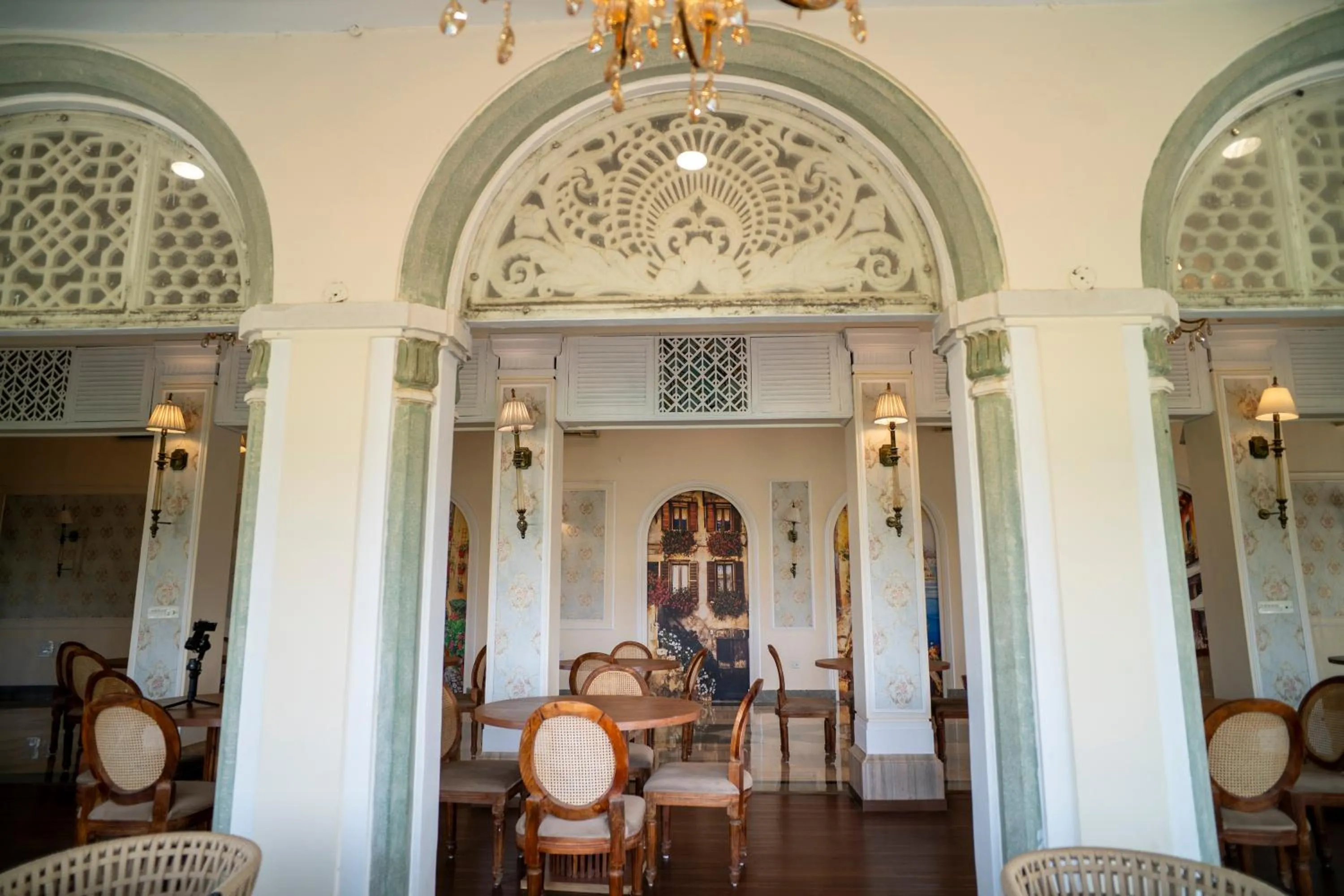 Restaurant/places to eat in Hotel Merwara Estate- A Luxury Heritage Resort