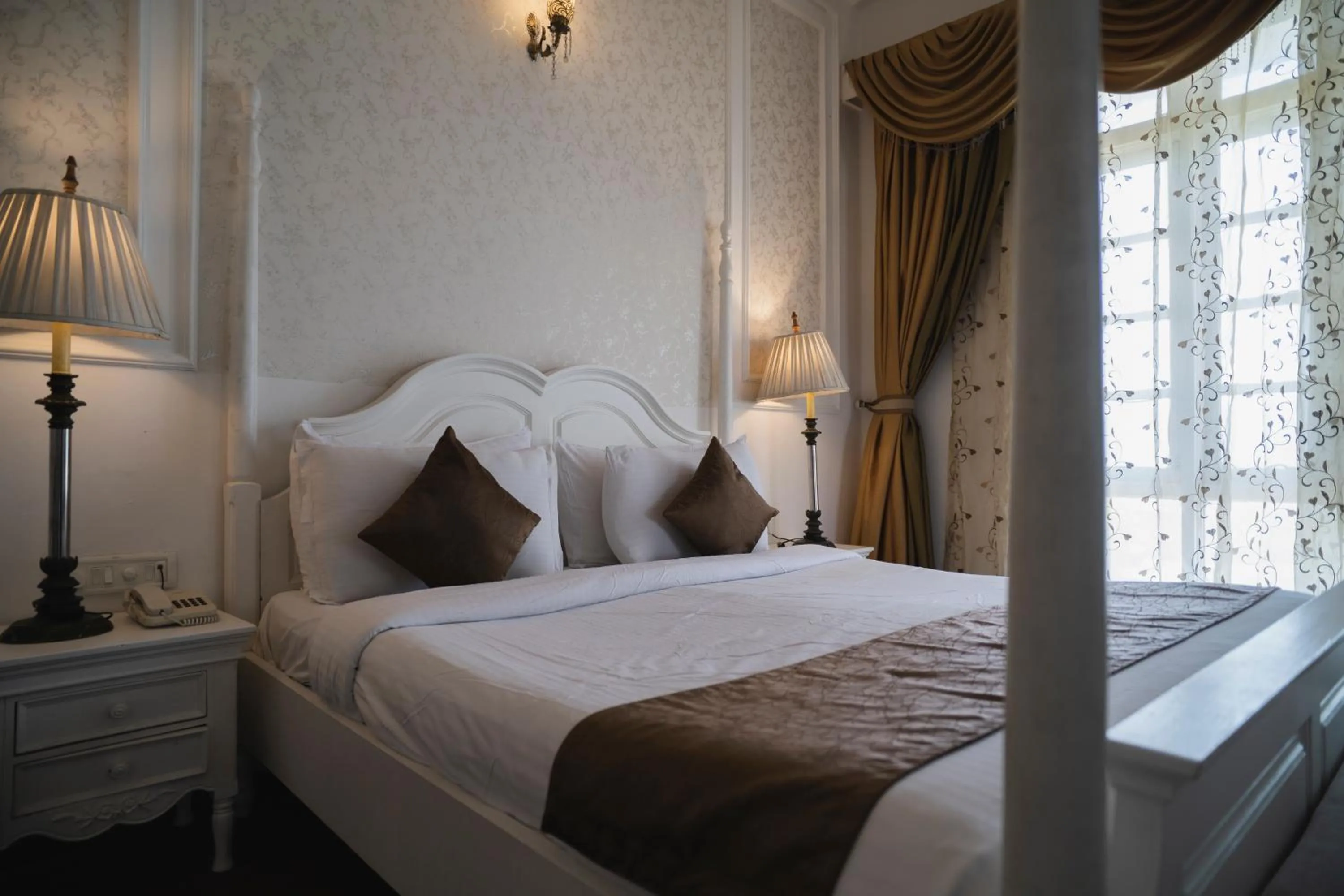 Bed in Hotel Merwara Estate- A Luxury Heritage Resort