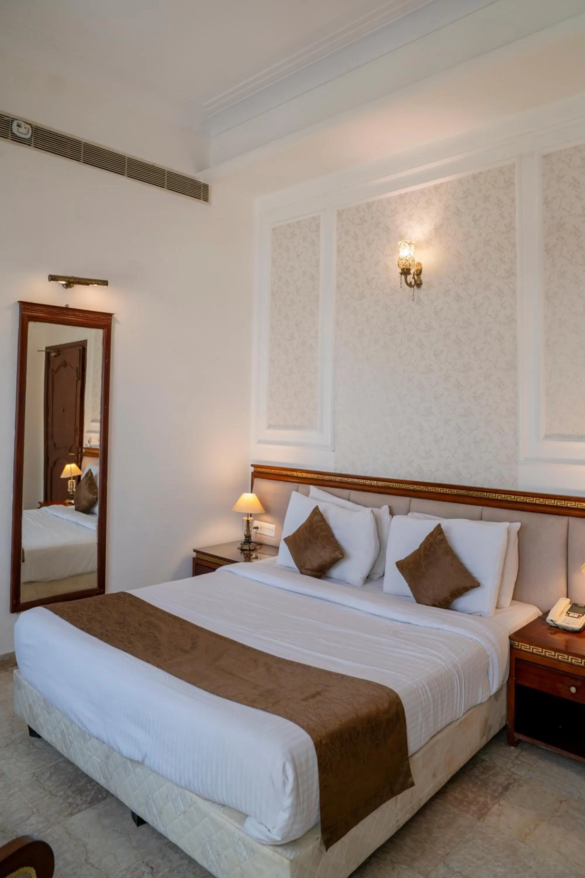 Bed in Hotel Merwara Estate- A Luxury Heritage Resort