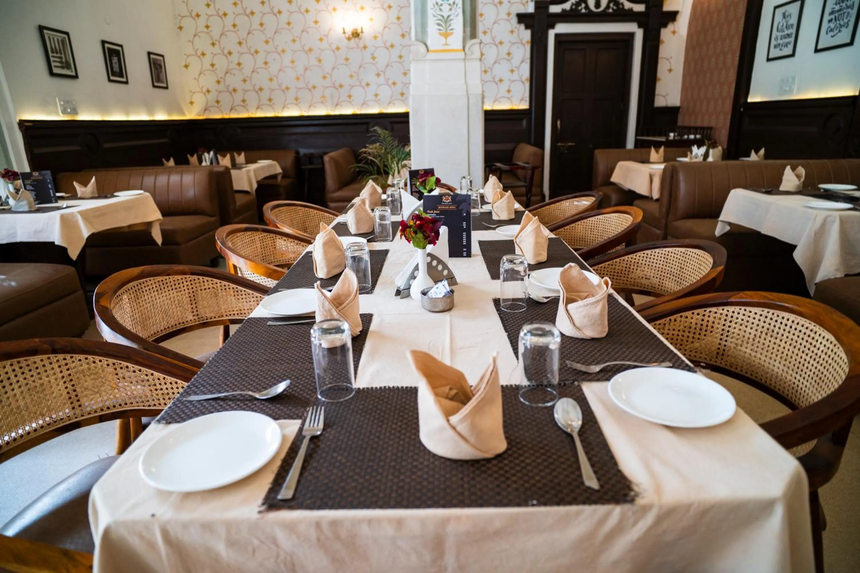 Restaurant/places to eat in Hotel Merwara Estate- A Luxury Heritage Resort