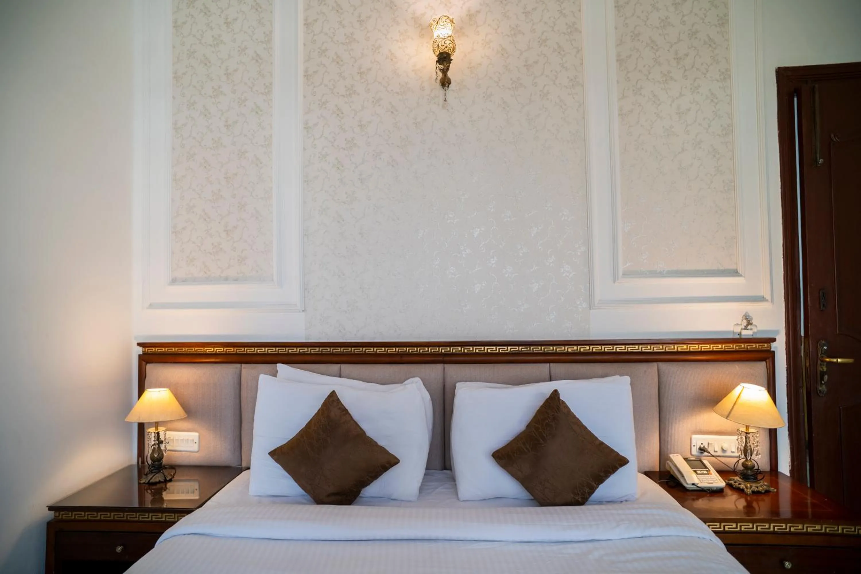 Bed in Hotel Merwara Estate- A Luxury Heritage Resort