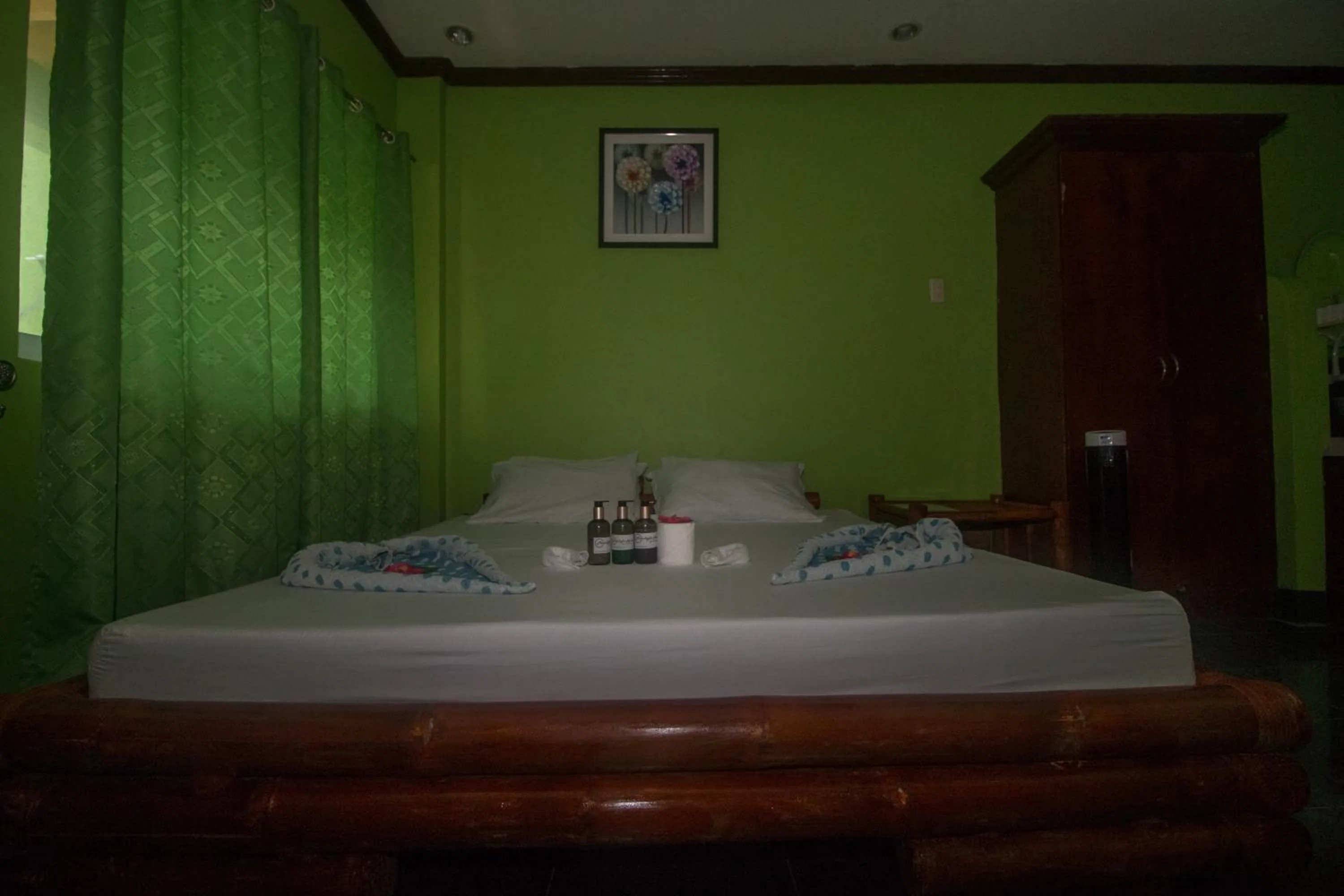 Photo of the whole room, Bed in Moonlight Resort