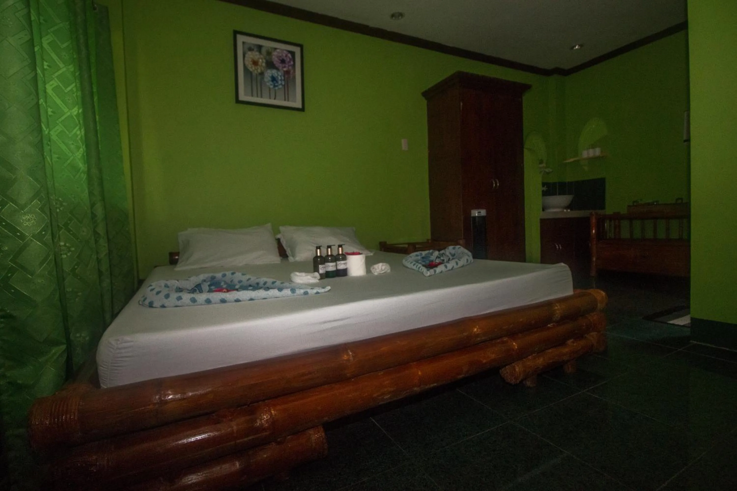 Photo of the whole room, Bed in Moonlight Resort