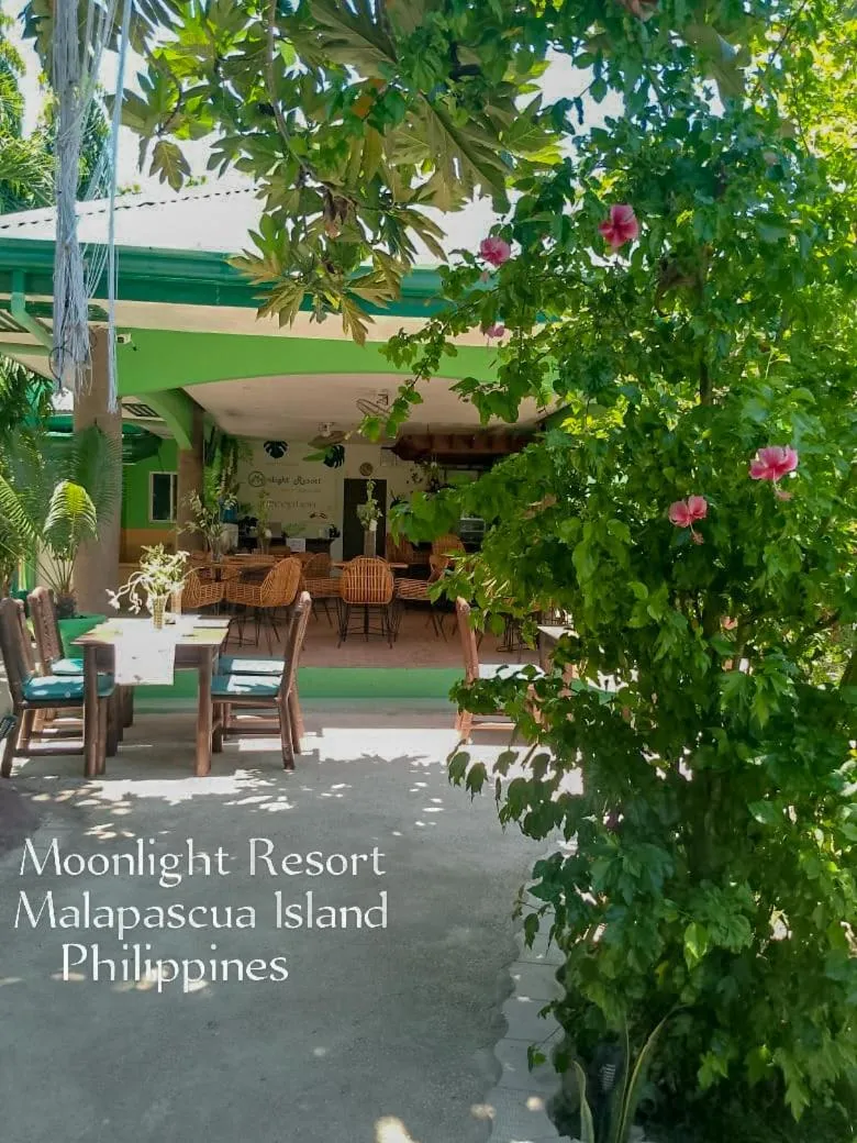 Restaurant/places to eat in Moonlight Resort