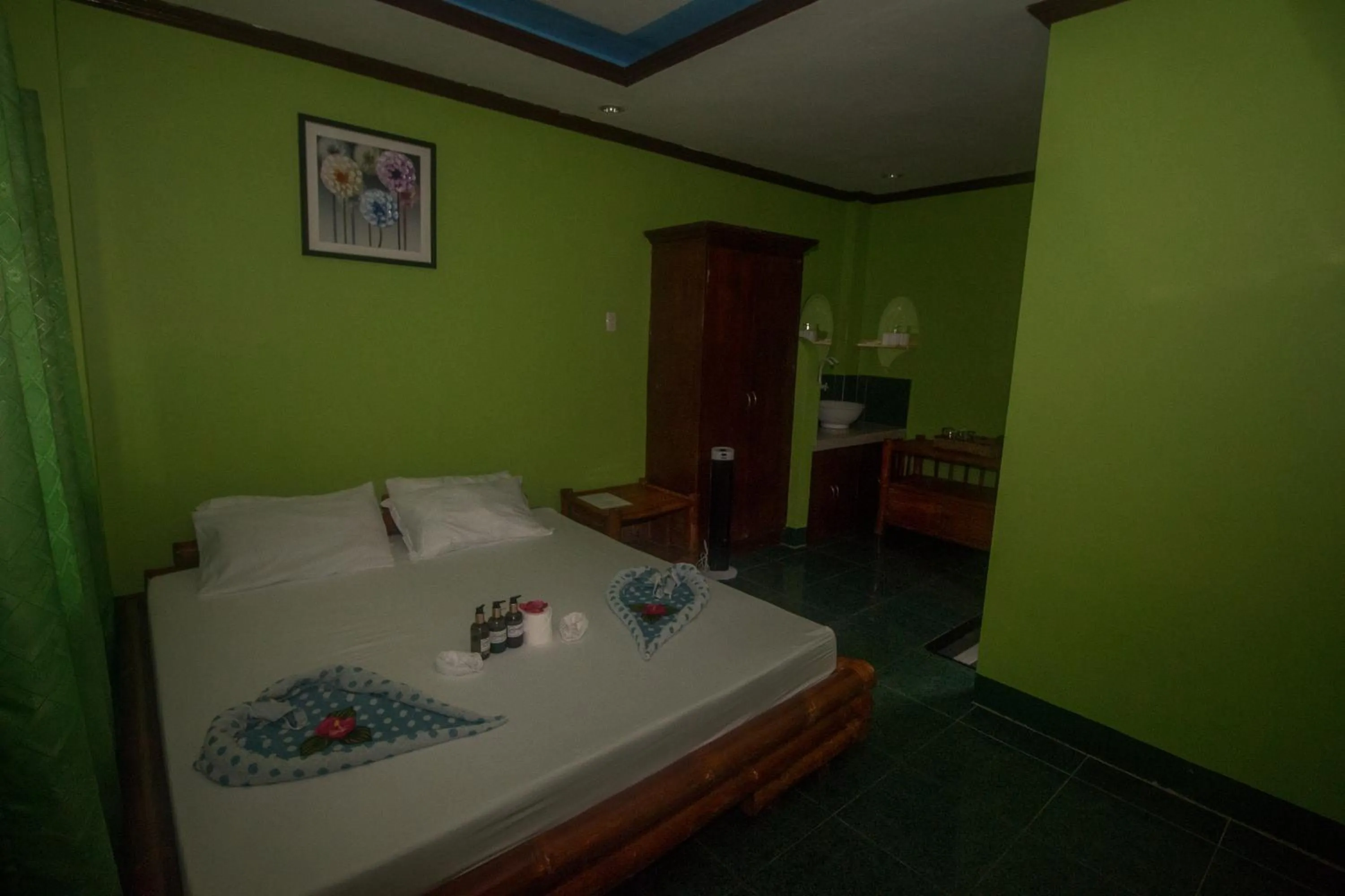 Photo of the whole room, Bed in Moonlight Resort