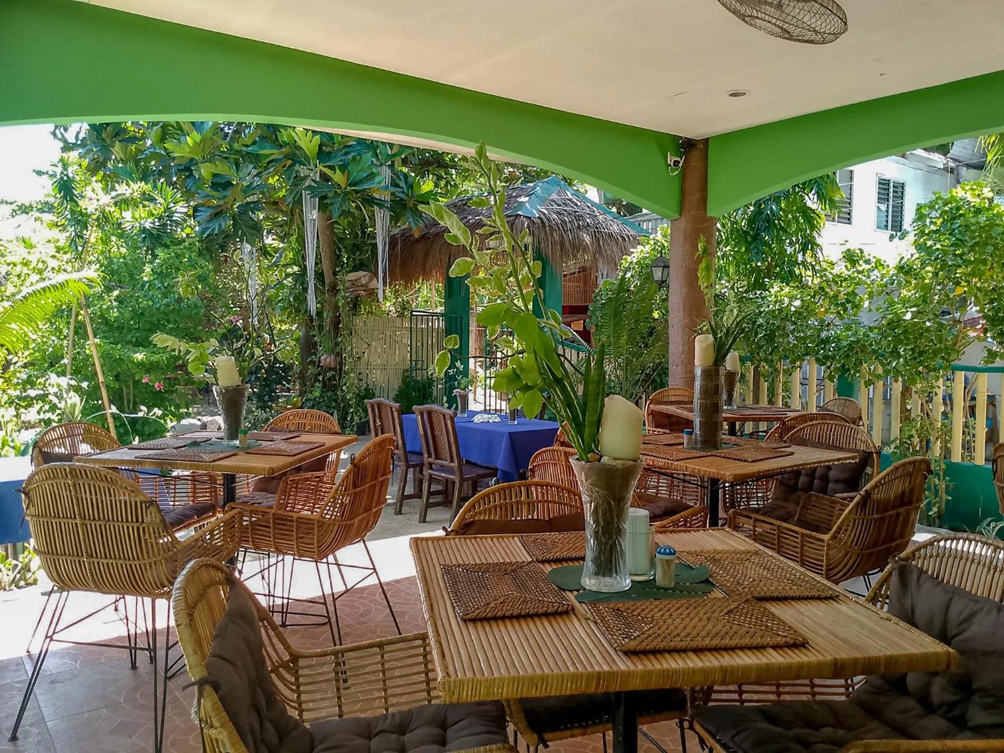 Restaurant/places to eat in Moonlight Resort