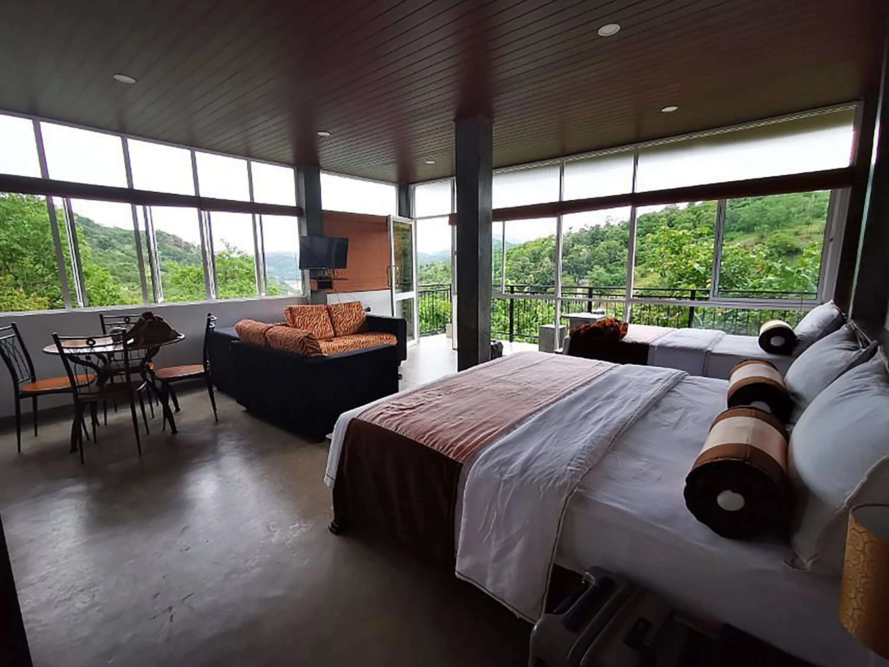 Bed in Kandy Victoria Eco Resort