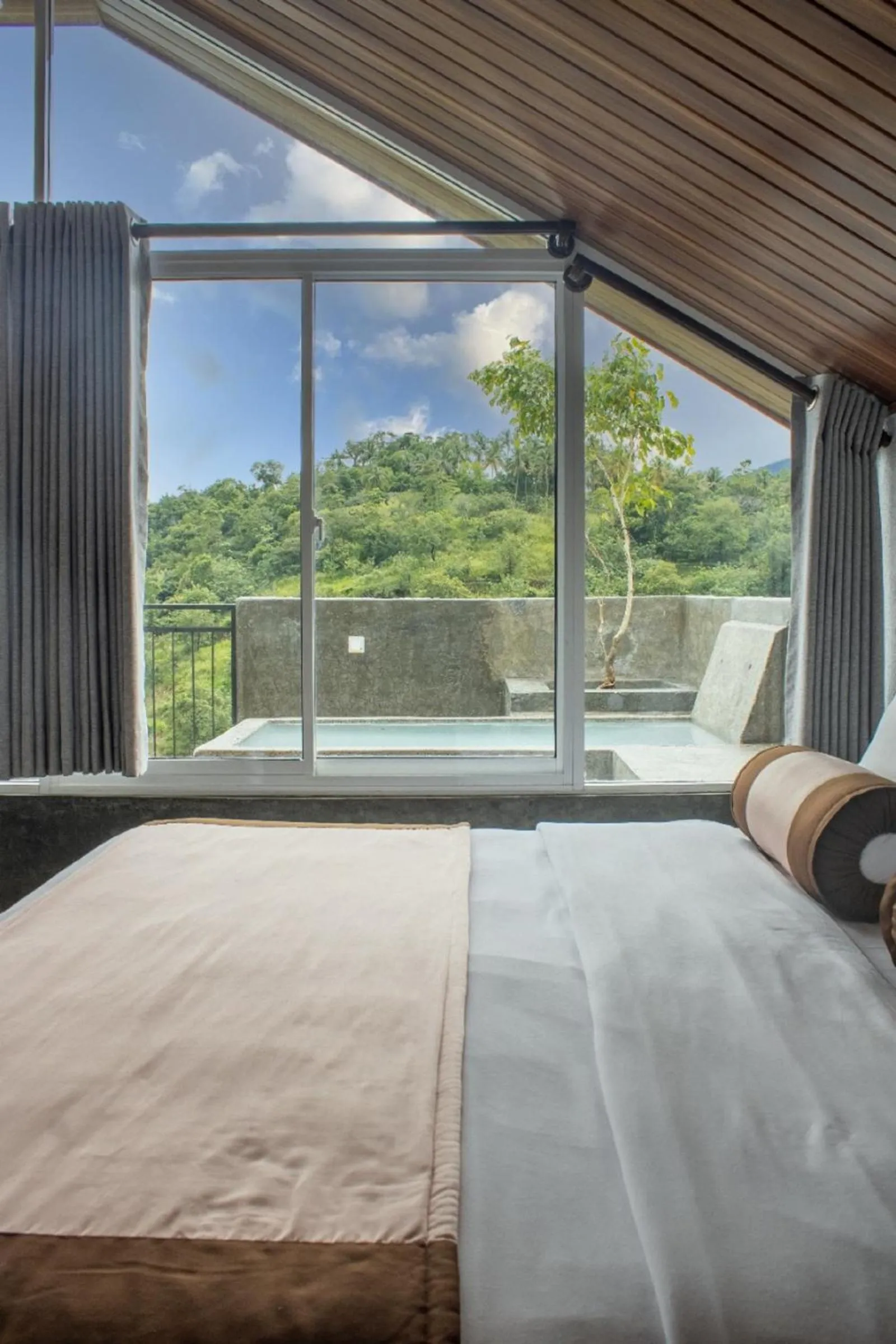 Bed in Kandy Victoria Eco Resort