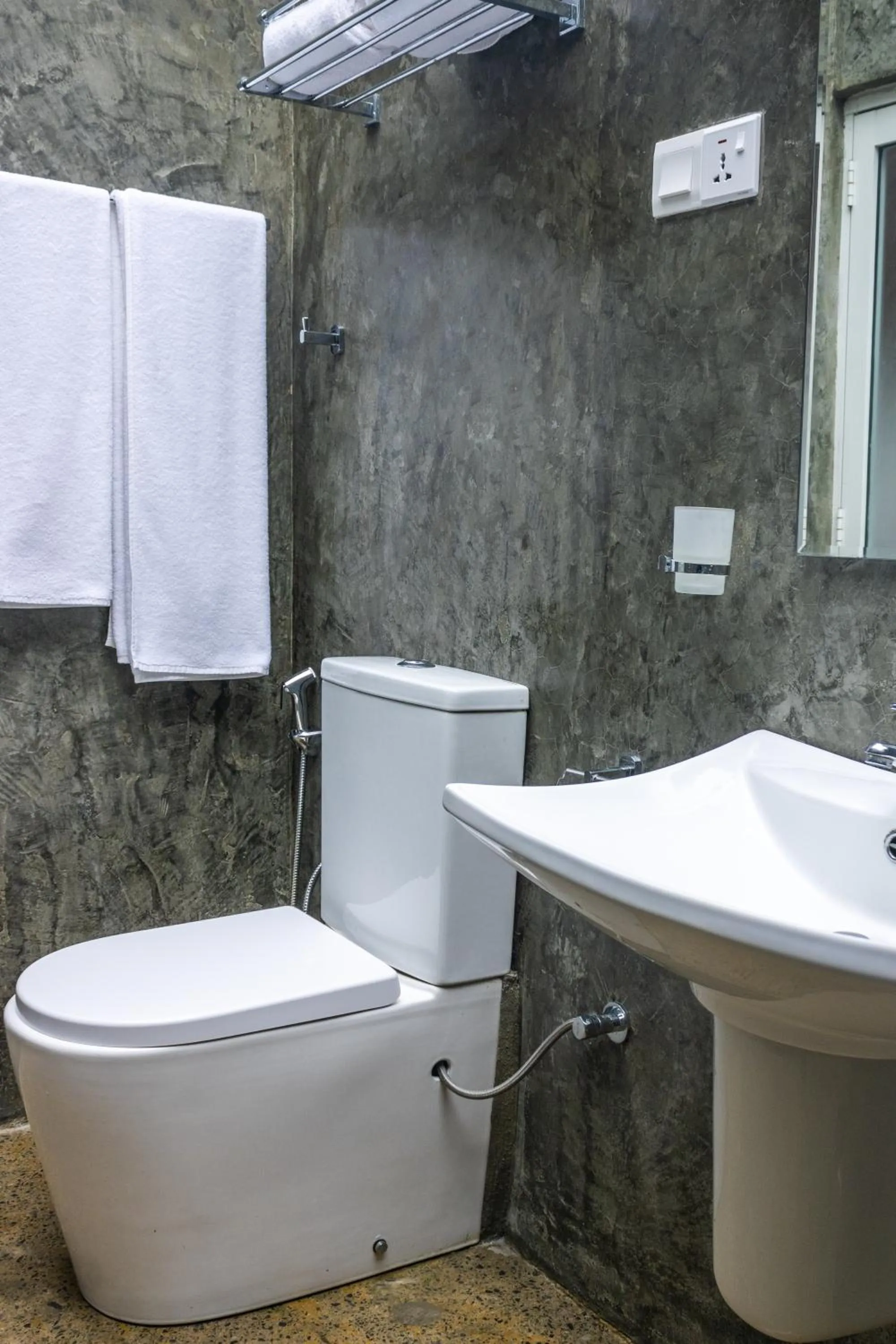 Toilet in Kandy Victoria Eco Resort