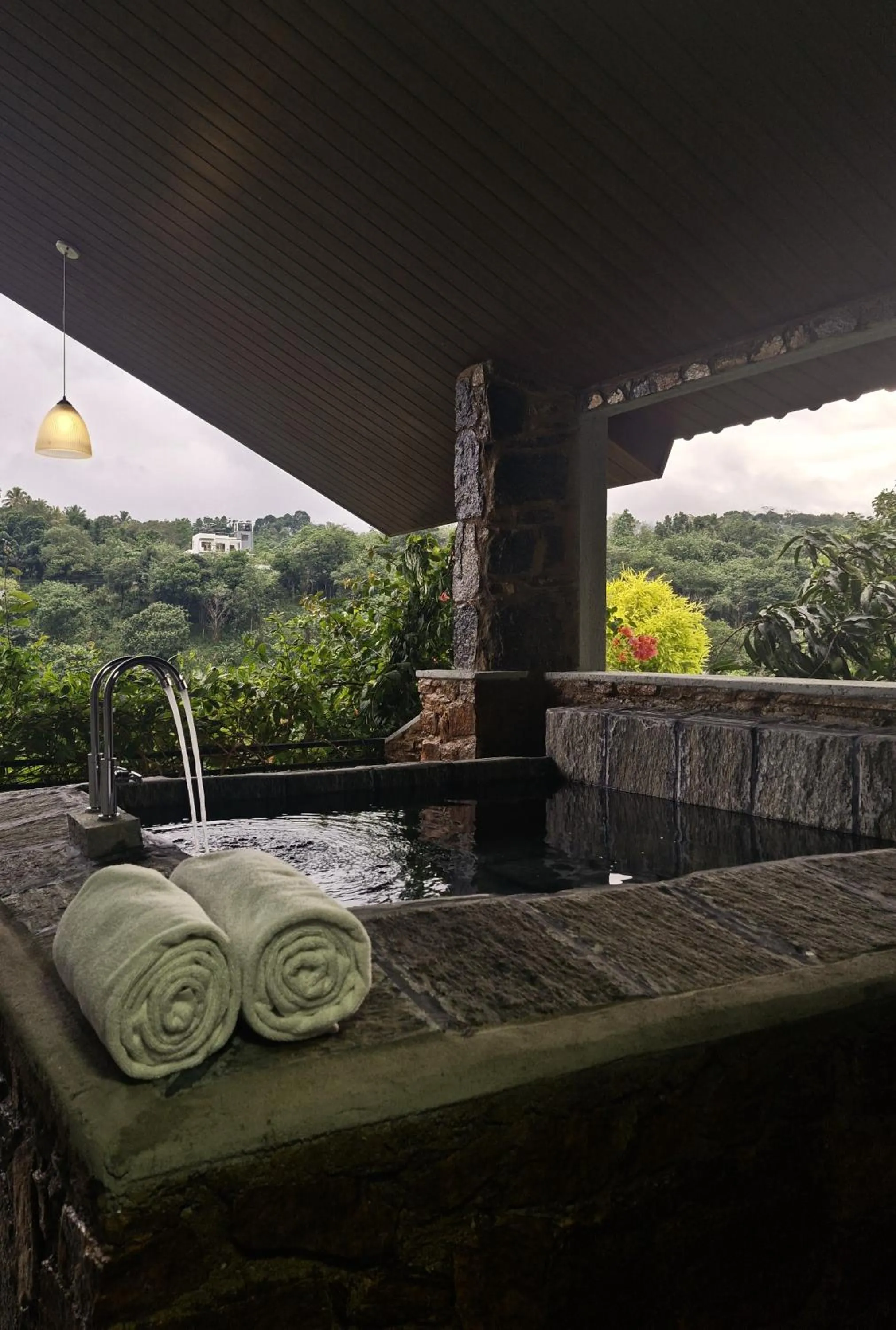 Hot Tub in Kandy Victoria Eco Resort