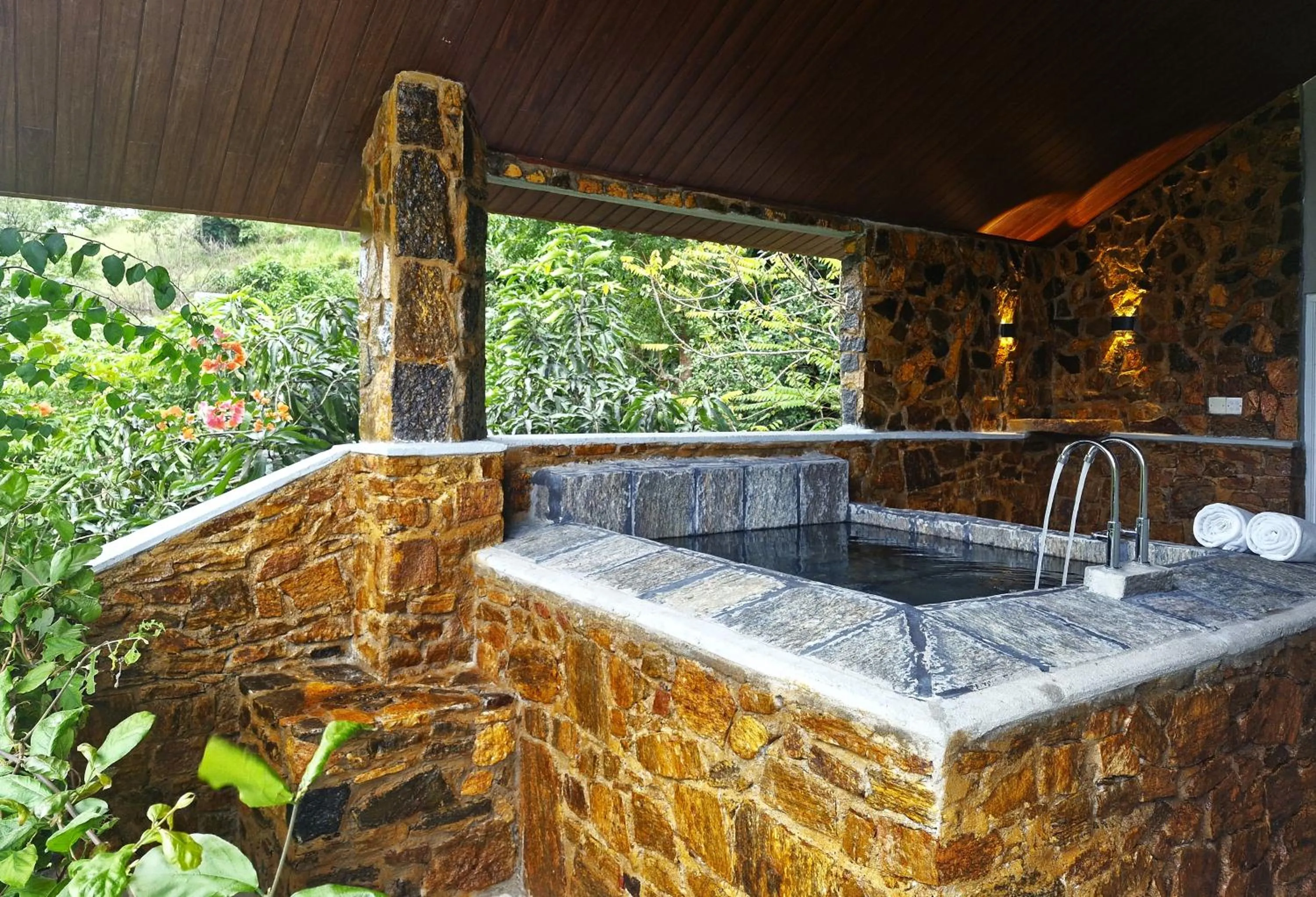 Hot Tub in Kandy Victoria Eco Resort