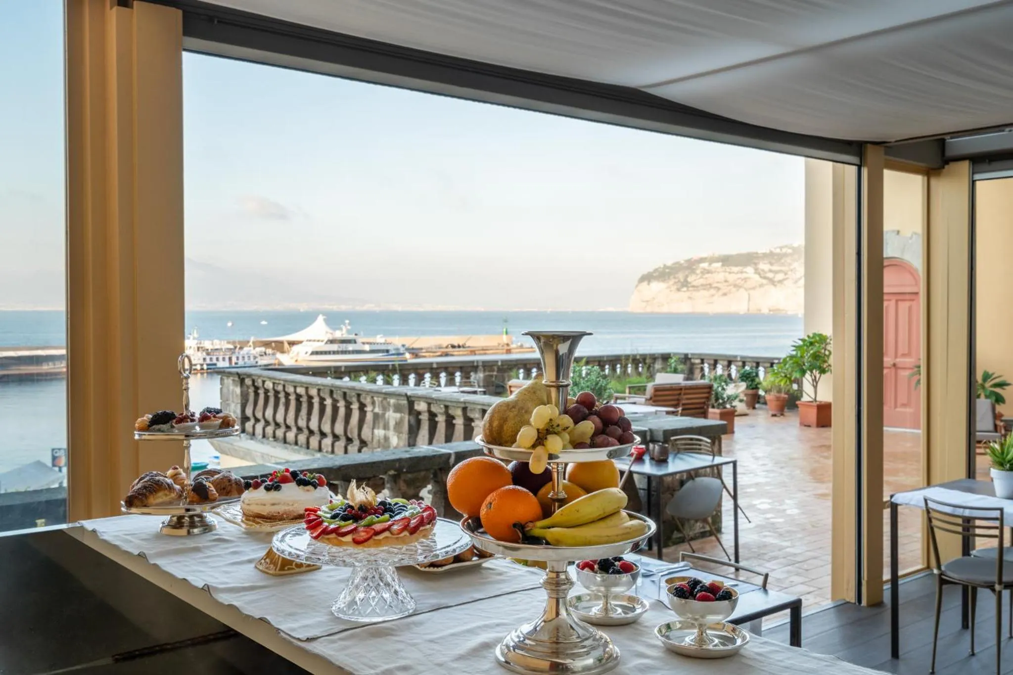 Buffet breakfast in Marina Piccola 73