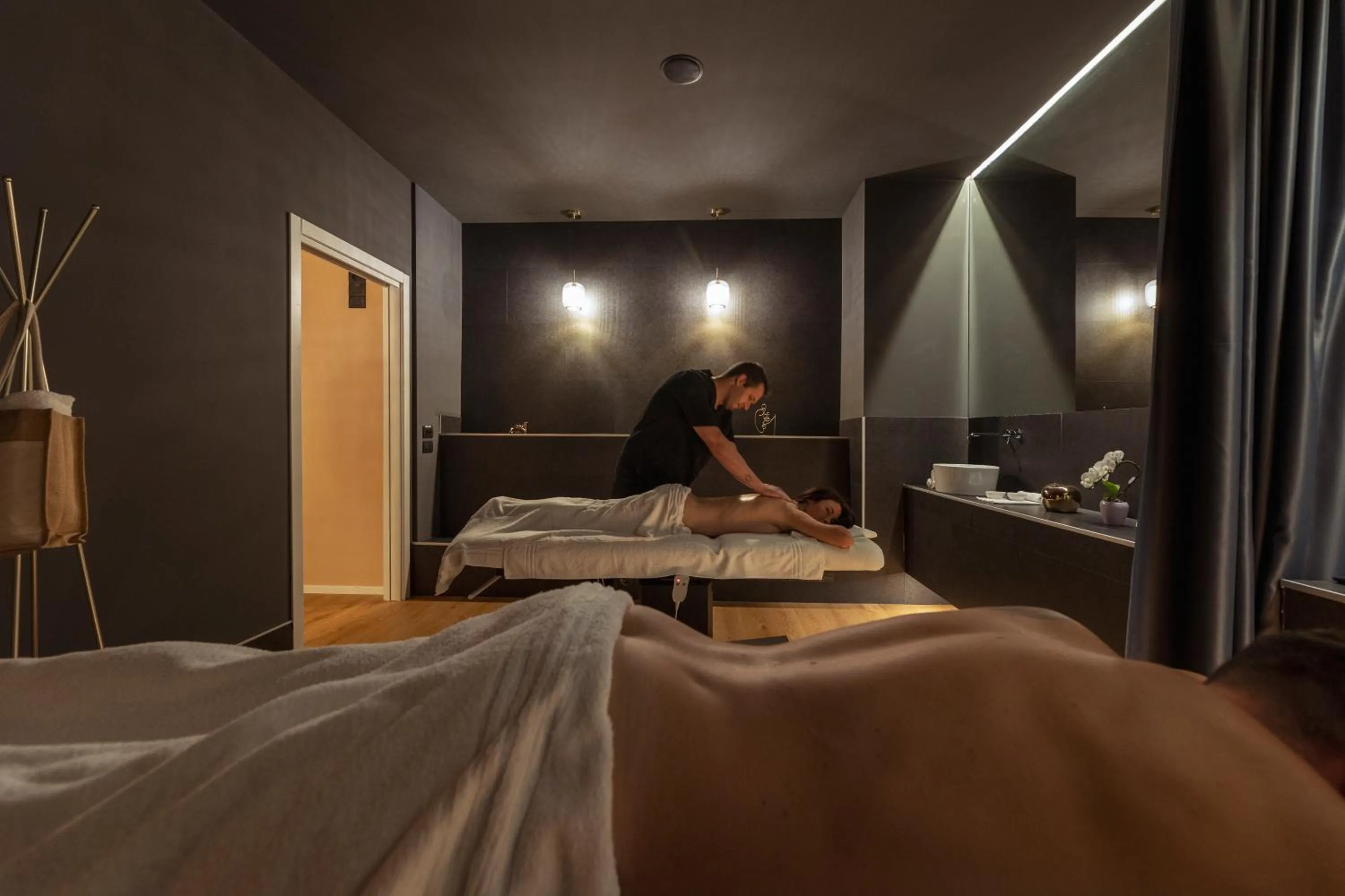 Swimming pool, Bed in Hi Hotels Trento - Wellness & Spa Adults Only