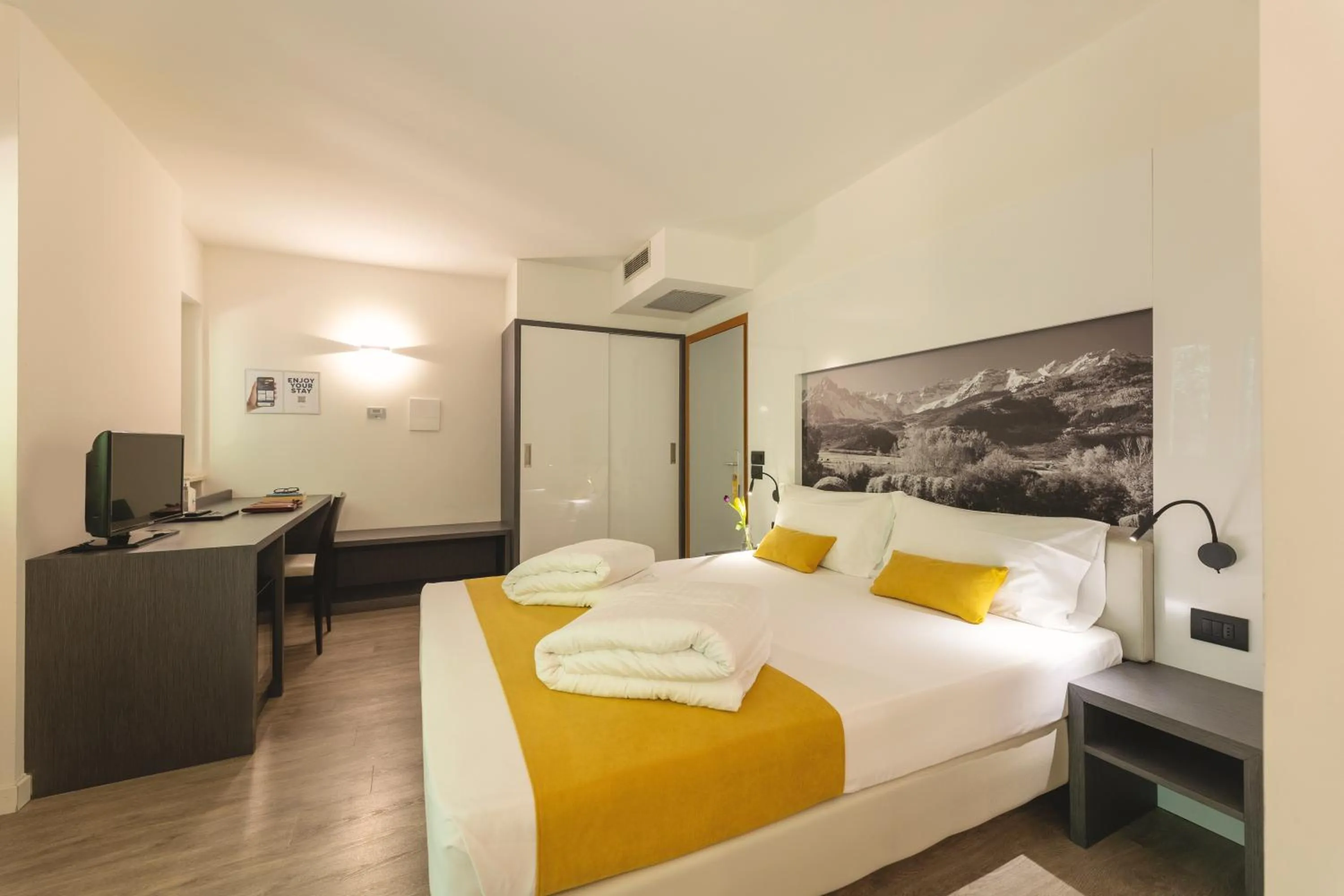 Bed in Hi Hotels Trento - Wellness & Spa Adults Only