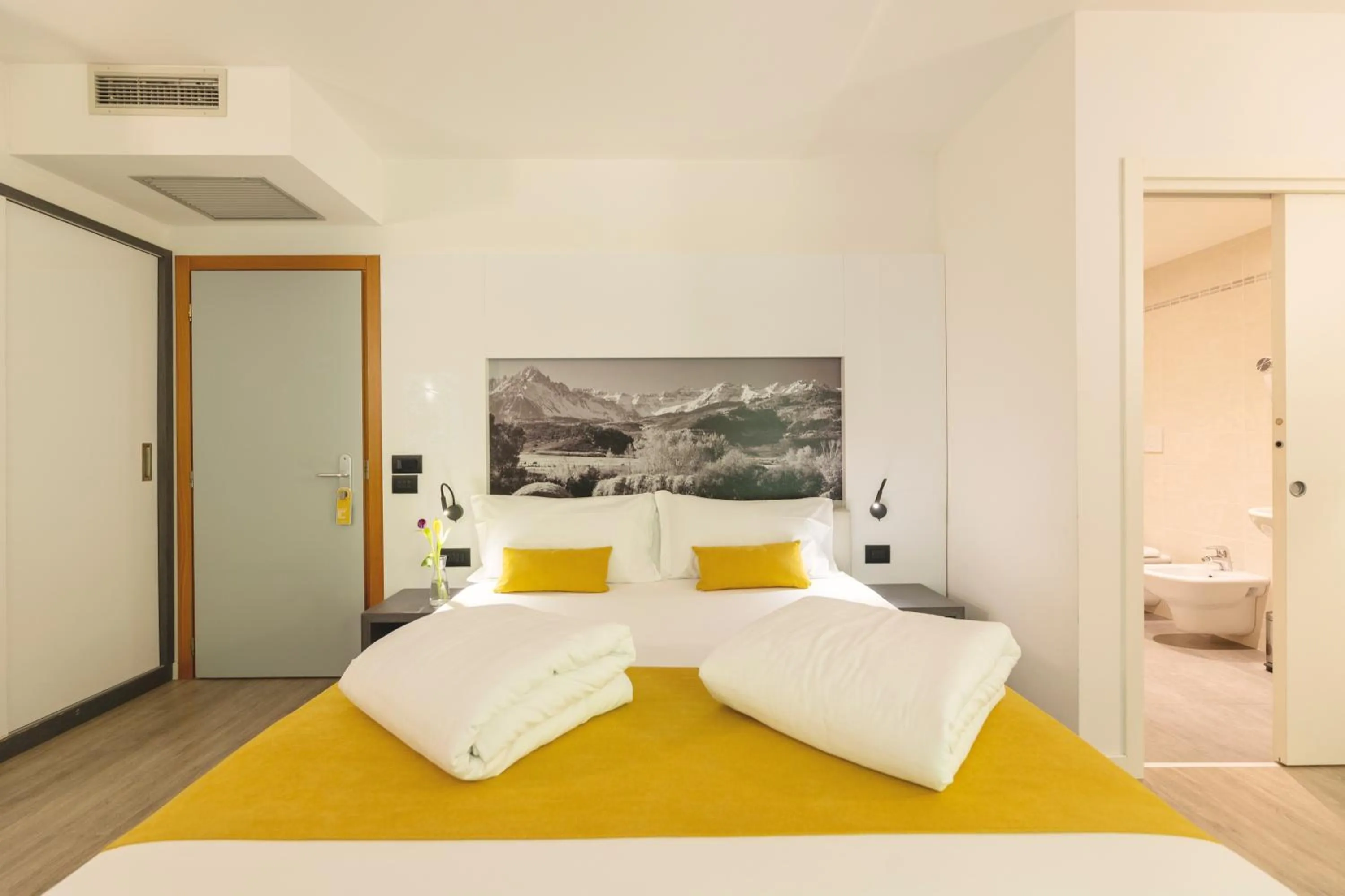 Bed in Hi Hotels Trento - Wellness & Spa Adults Only